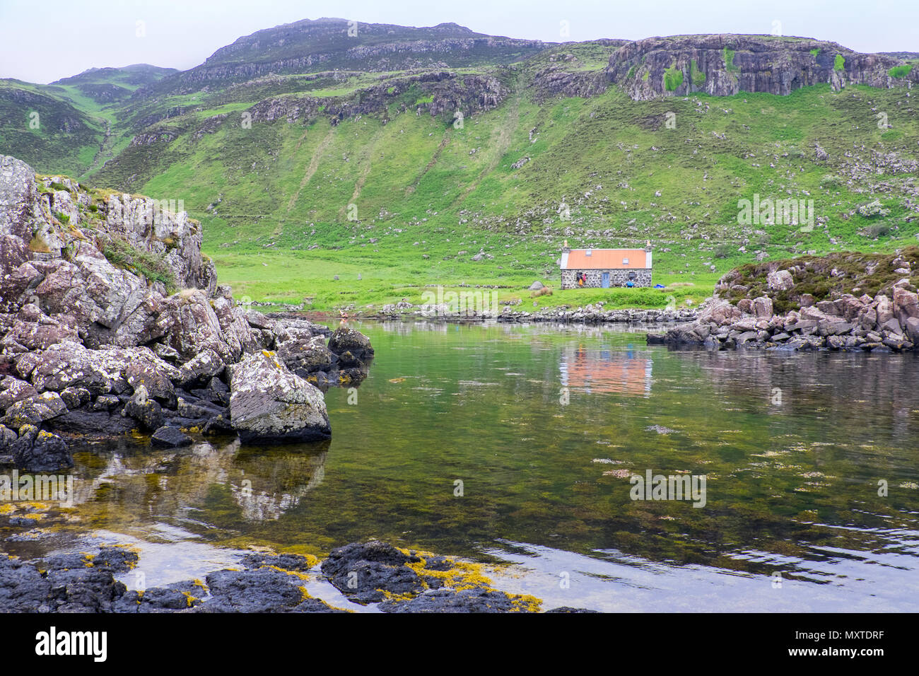 Cottage remoto / bothy sull isola di Ulva sulla costa ovest della Scozia Foto Stock