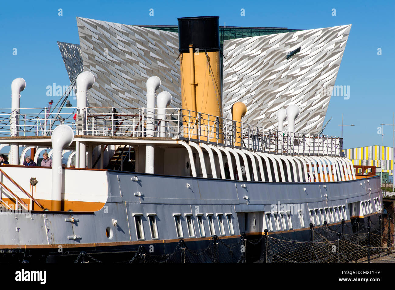 Il nomadismo navi ancorate al Titanic Belfast exhibition Foto Stock