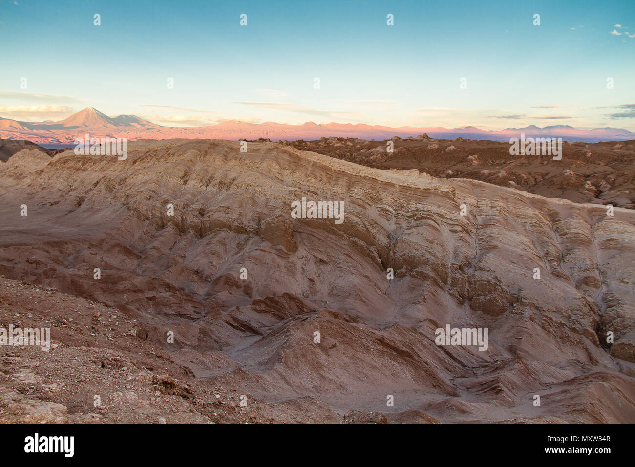 Valle de la Luna (a valle della luna) paesaggio del deserto di Atacama, Cile settentrionale. Il deserto e la desolazione assomiglia alla superficie di Marte o Foto Stock