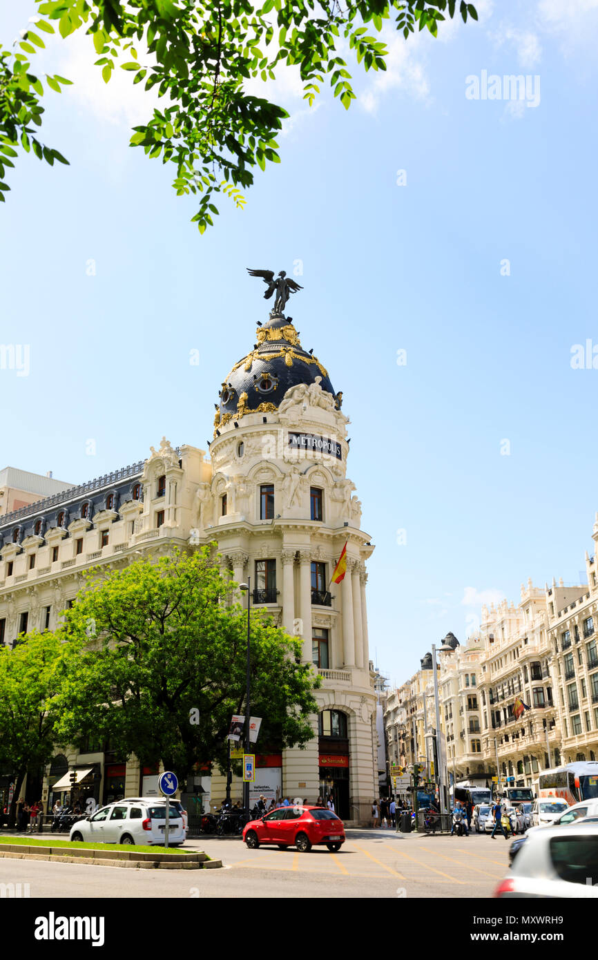 L'Edifico metropoli ufficio edificio sulla giunzione di Calle Gran Via e Calle de Alcalá, Madrid, Spagna. Maggio 2018 Foto Stock