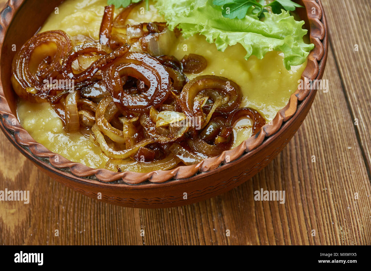 Split danese la zuppa di piselli e cipolle dorate. Foto Stock