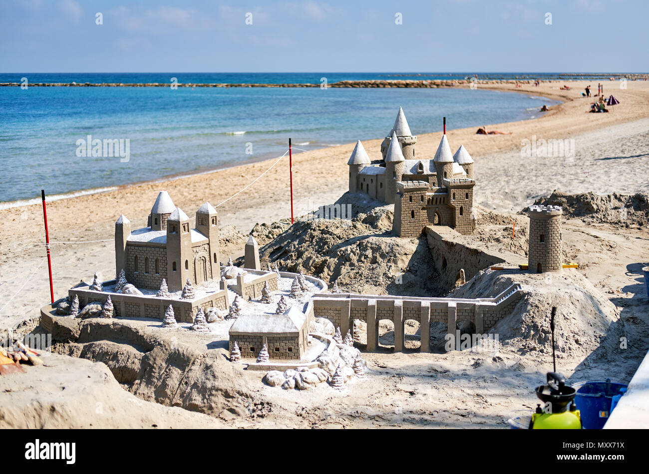Castello di sabbia sulla spiaggia di El Campello. El Campello è una cittadina della Costa Blanca. Alicante. Spagna Foto Stock