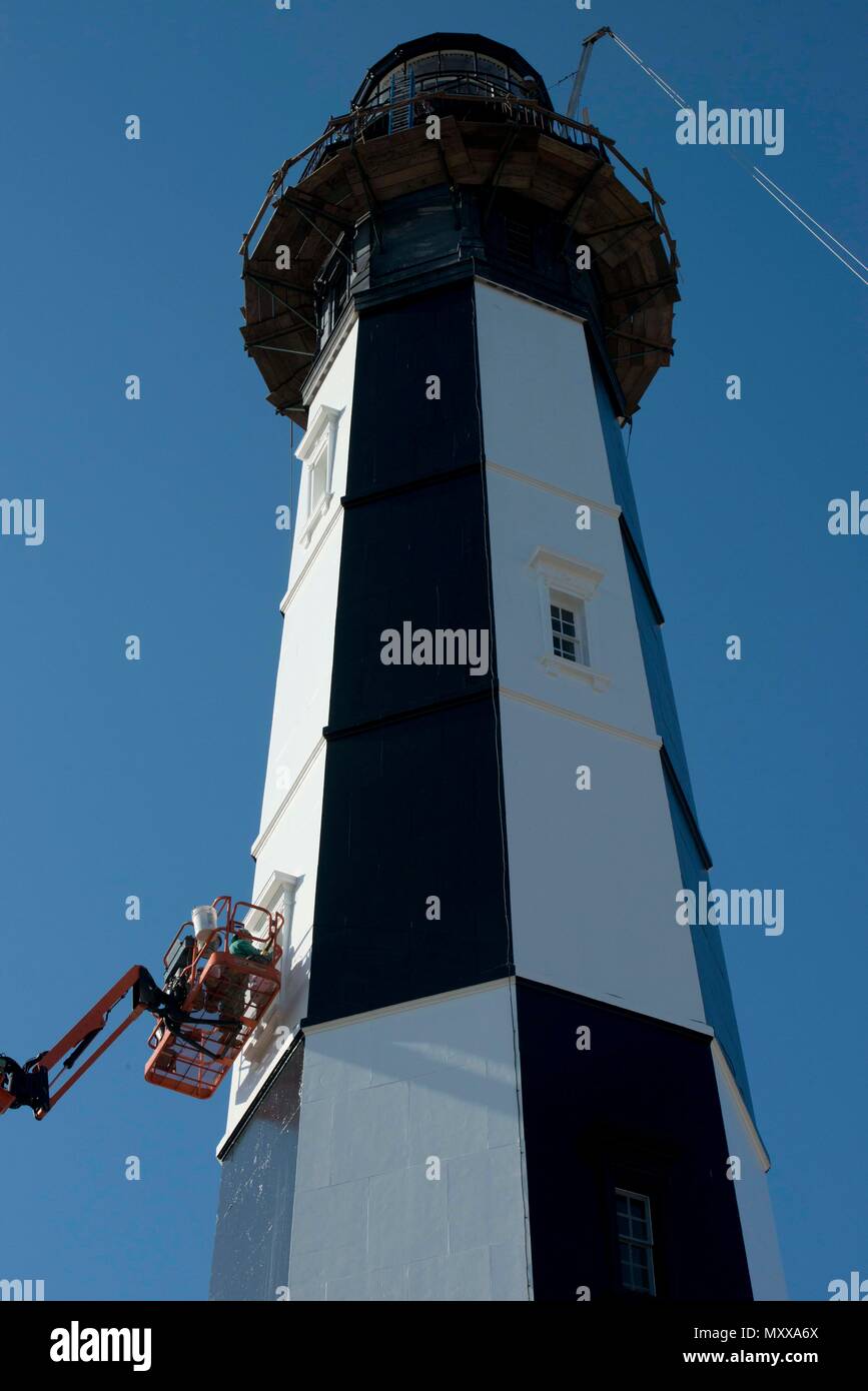 Il nuovo Capo Henry faro in Virginia Beach, Virginia, nov. 18, 2016. Il faro di lavoro di conservazione è prossimo al completamento. (U.S. Coast Guard foto di Sottufficiali di seconda classe Nate Littlejohn) Foto Stock