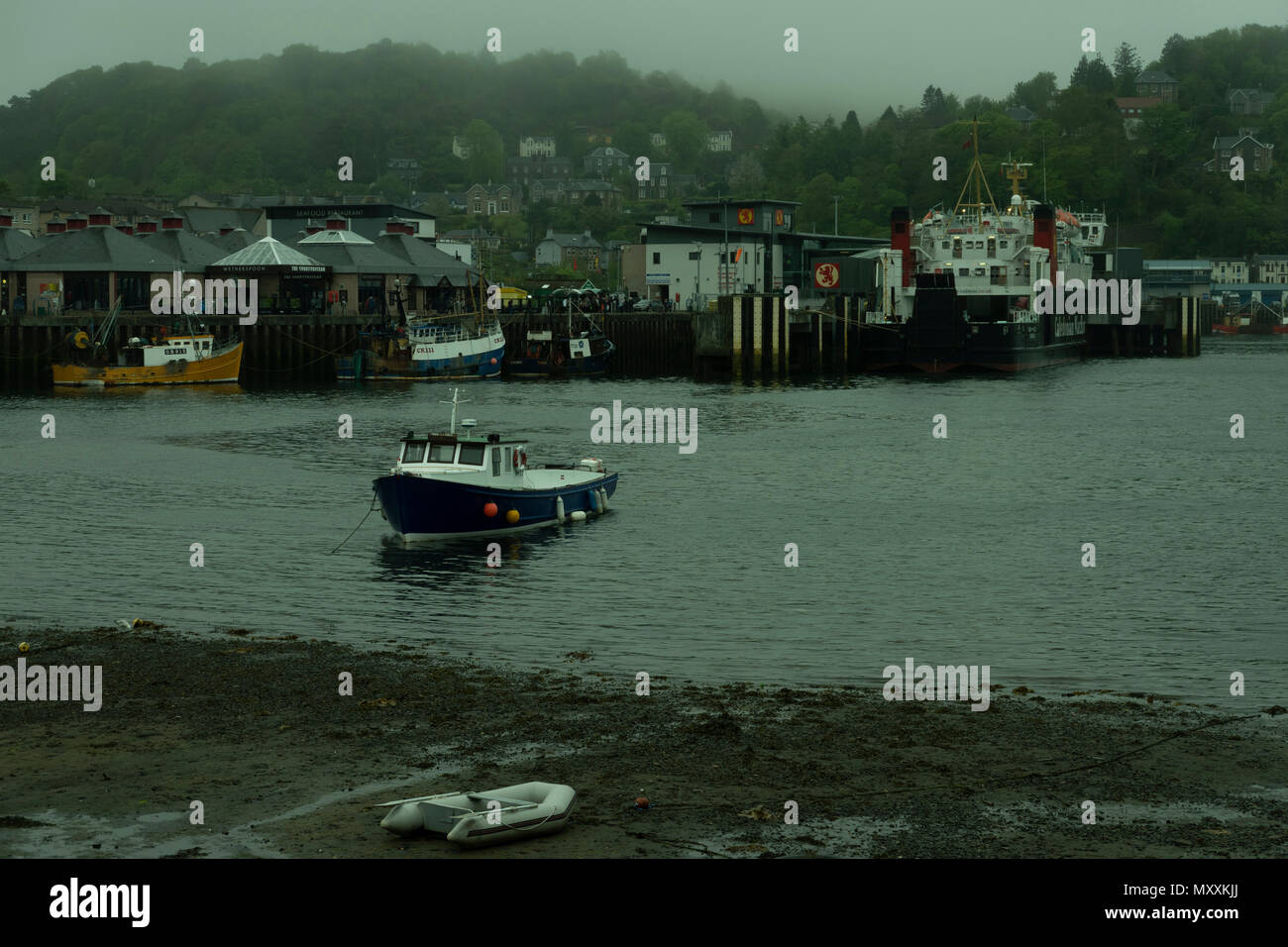 Nebbioso giorno a Oban, Scozia, Graet Gran Bretagna Foto Stock
