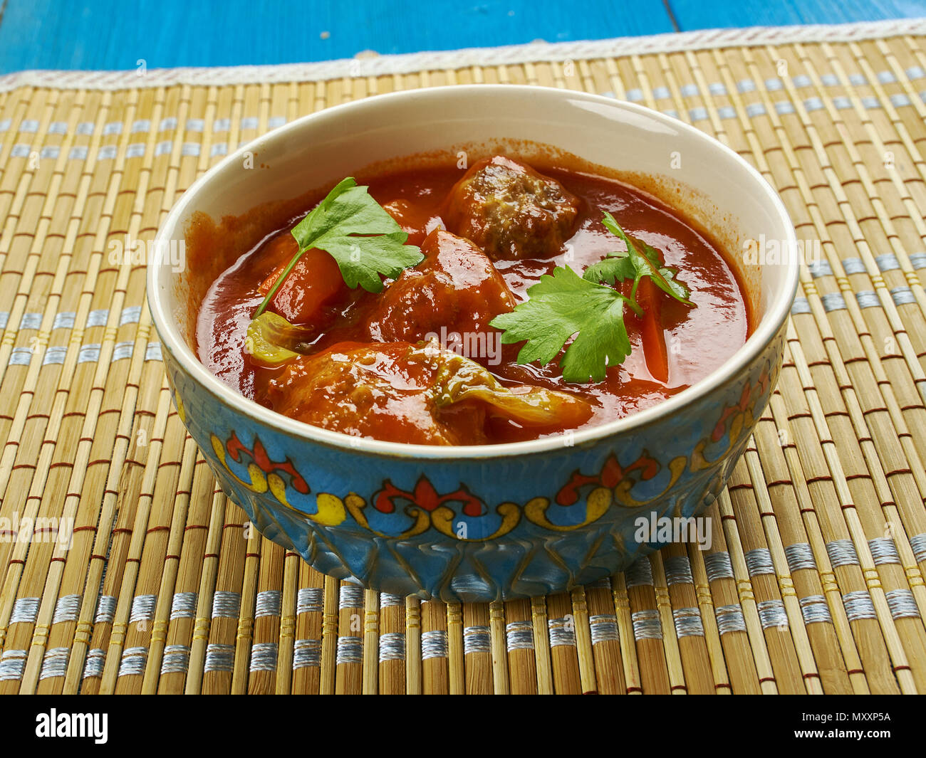 Marocchine Agnello polpette in piccante salsa di pomodoro Foto stock - Alamy