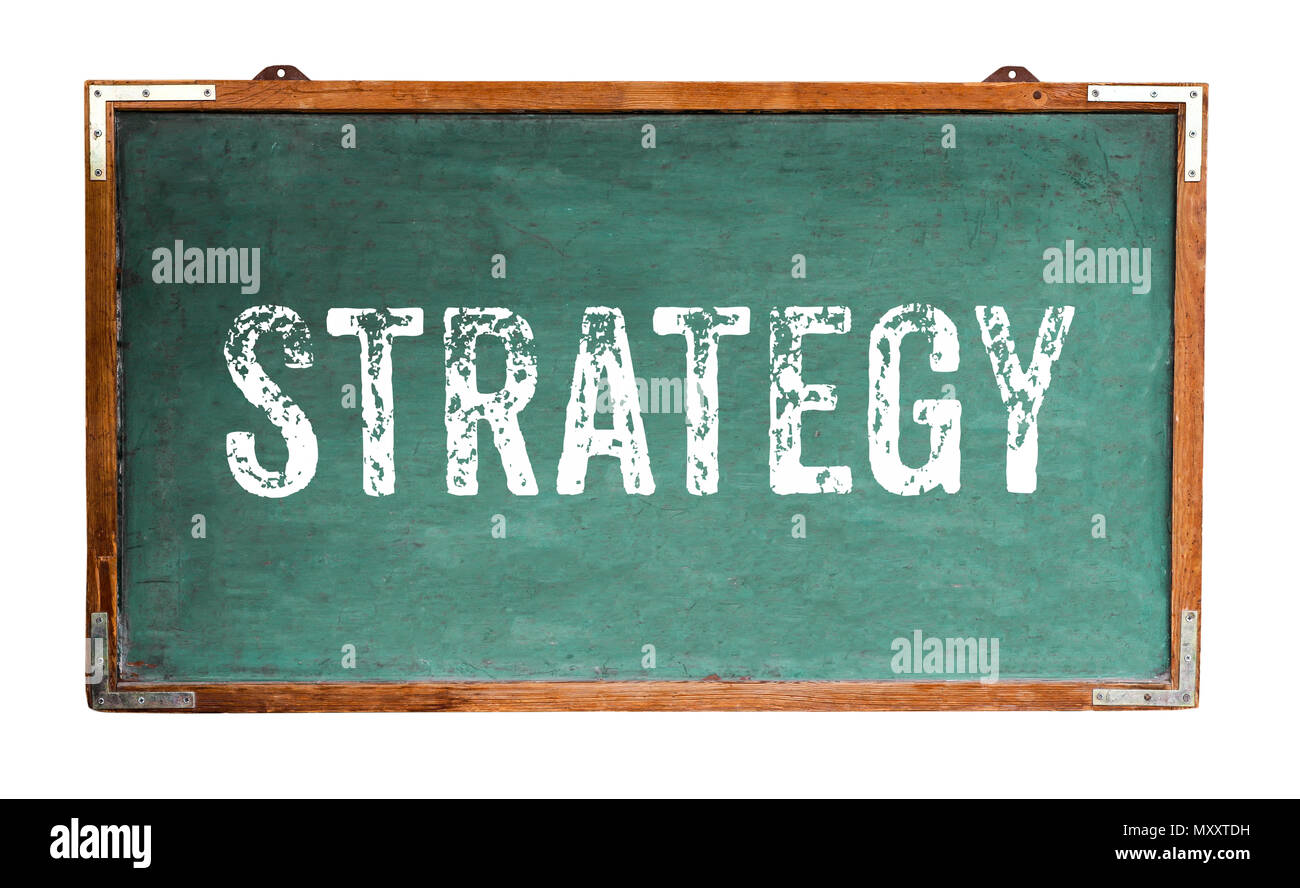 Strategia Parola di testo messaggio scritto su un ampio green vecchio grungy vintage in legno o lavagna Lavagna retrò con telaio isolato su sfondo bianco. Foto Stock
