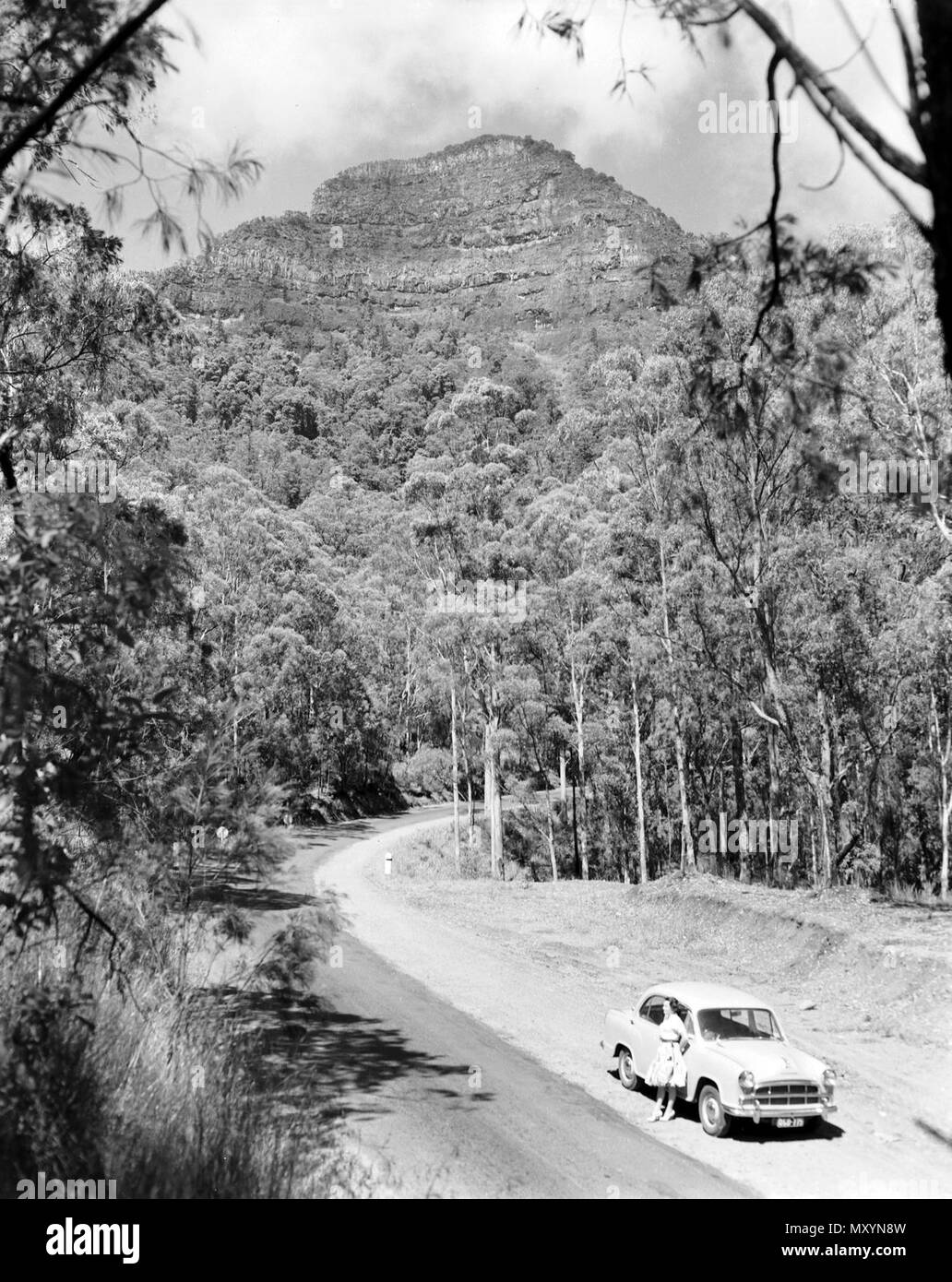 Montare Cordeaux, Cunninghams Gap, 1961. Noto anche come Niamboyoo, Mount Cordeaux è stato chiamato dal botanico Allan Cunningham dopo William Cordeaux, l'assistente Surveyor-General Sir Thomas Mitchell. Foto Stock