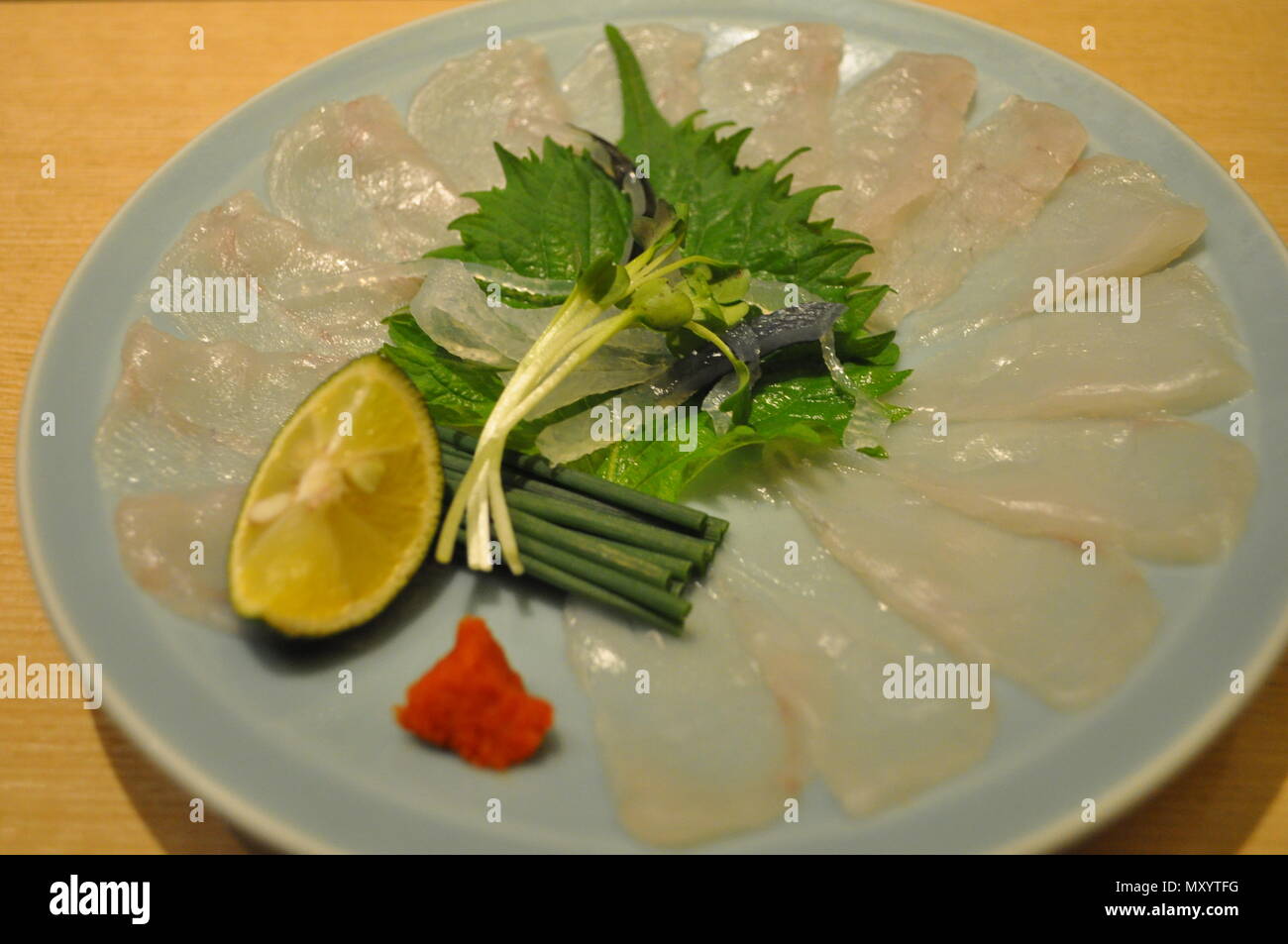 Piastra del fugu sashimi, Tokyo, Giappone Foto Stock