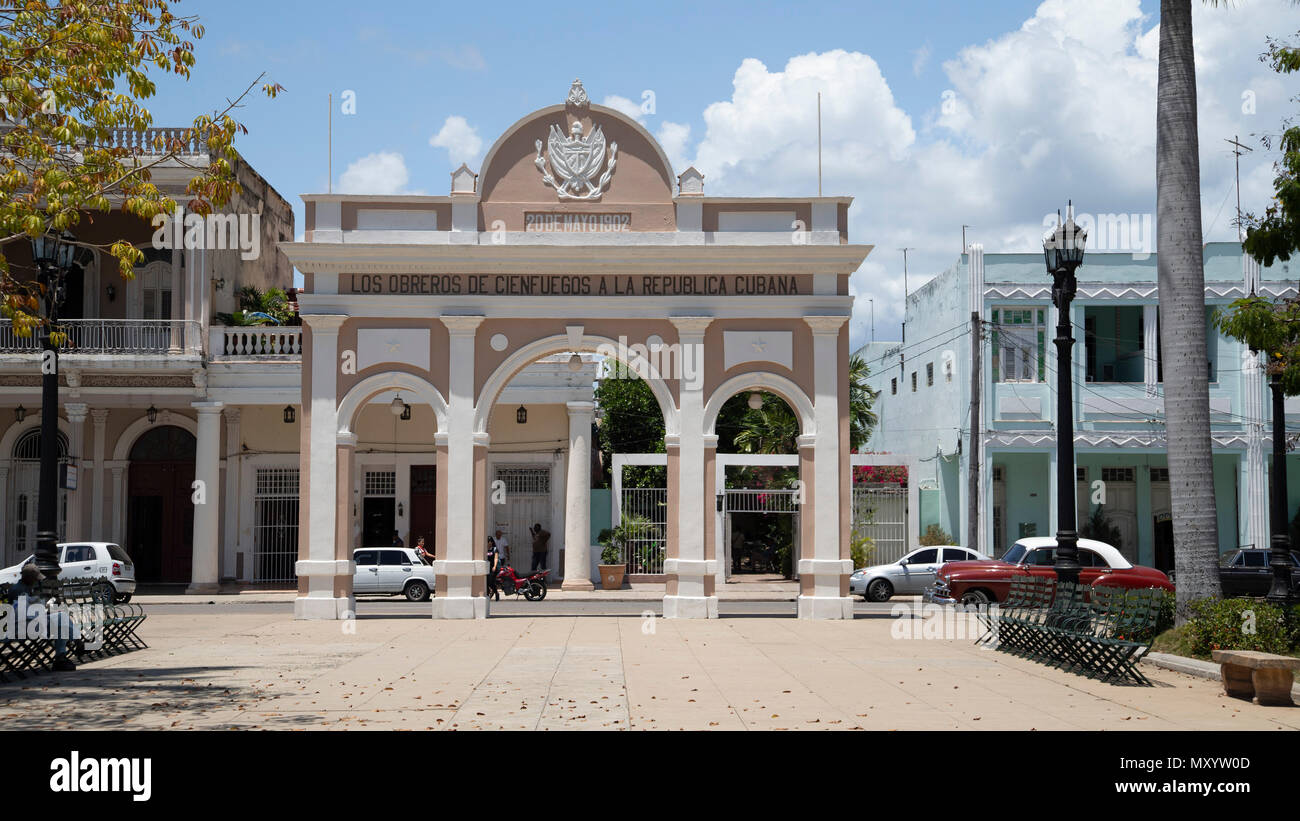 Arch commemorando i lavoratori di Cienfuegos e la fondazione del Repúblic di Cuba, 20 maggio 1902 Foto Stock