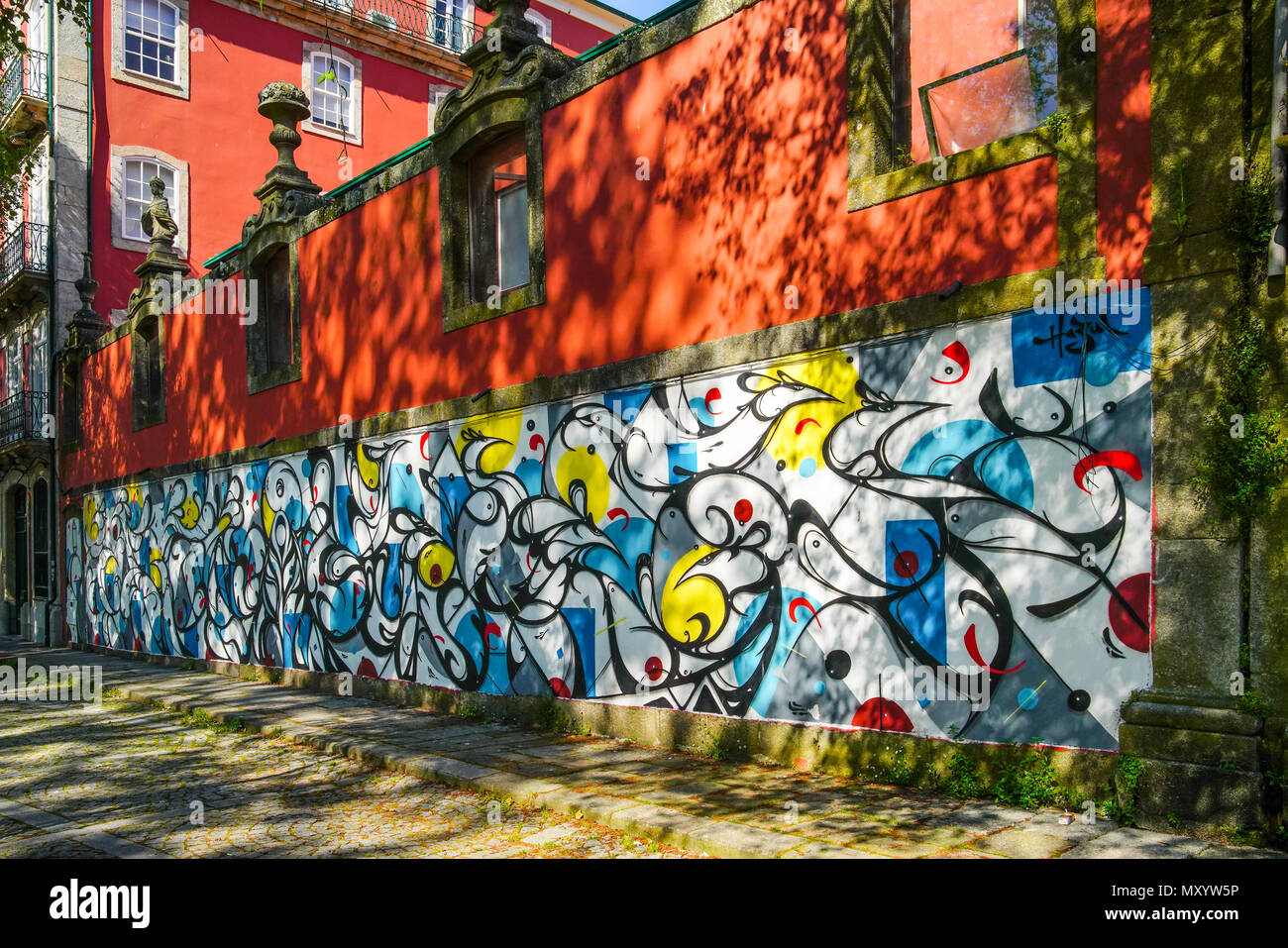 La street art e graffiti in Porto, Portogallo. Foto Stock