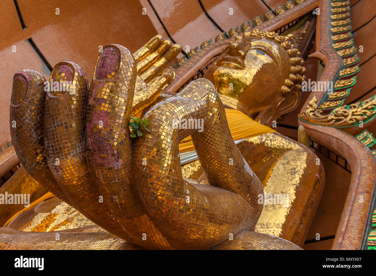 Wat Tham Seu o Grande Tempio del Buddha. Divieto Muang Chum Mu 3 Tambon Muang Chum, Amphoe Tha Muang, Kanchanaburi. Della Thailandia Foto Stock