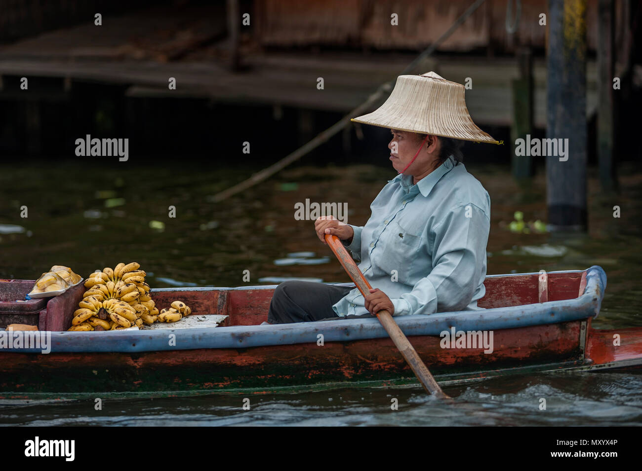 Un commerciante flottante, Bangkok, Thailandia Foto Stock
