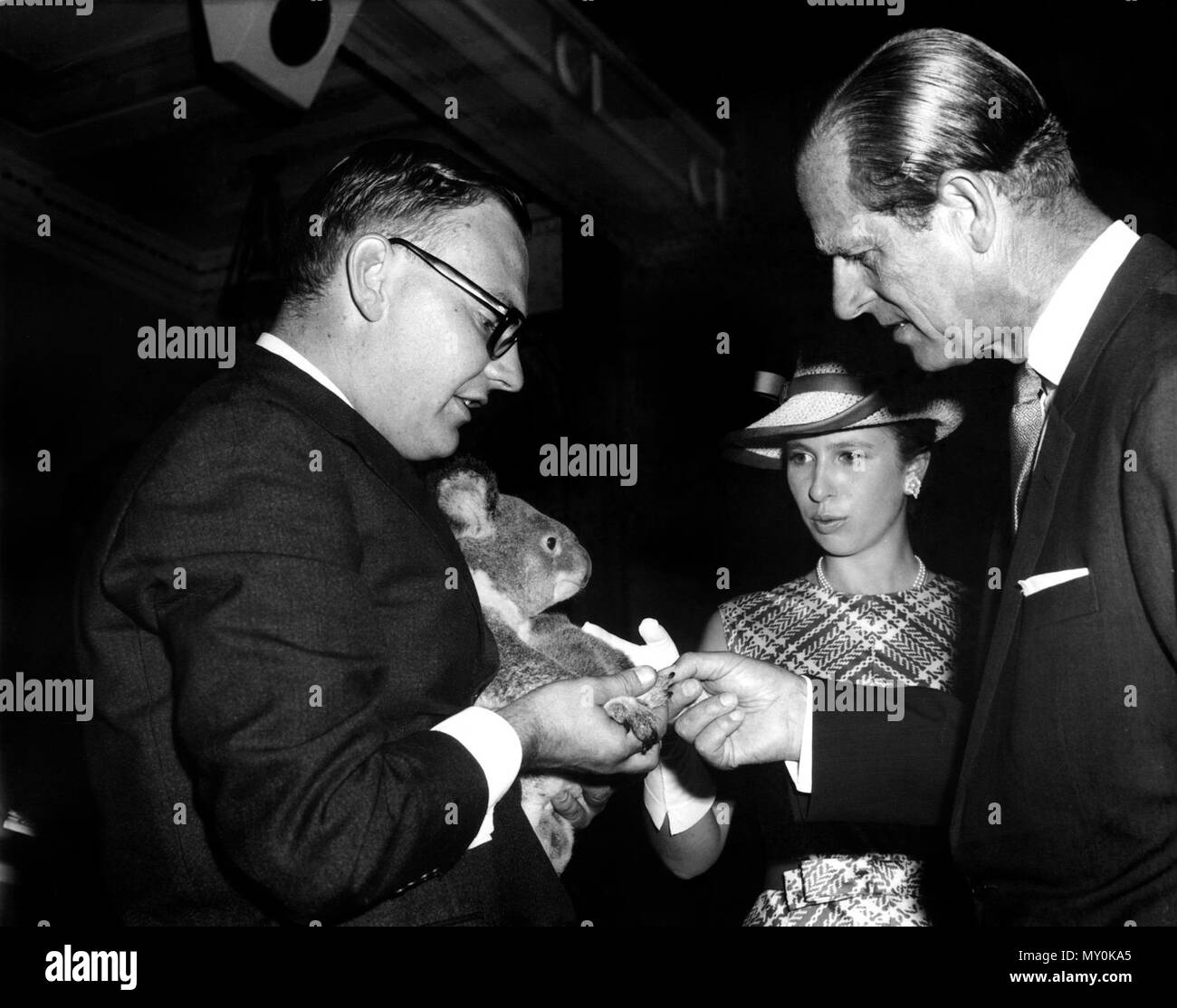 Sua Altezza Reale il Duca di Edimburgo e HRH Principessa Anna con. La regina Elisabetta II, il Duca di Edimburgo, il Principe del Galles e la principessa Anna ha fatto un ampio giro di Australia in 1970 in connessione con il bicentenario del capitano James Cook vela lungo la costa est di Australia in 1770 Foto Stock