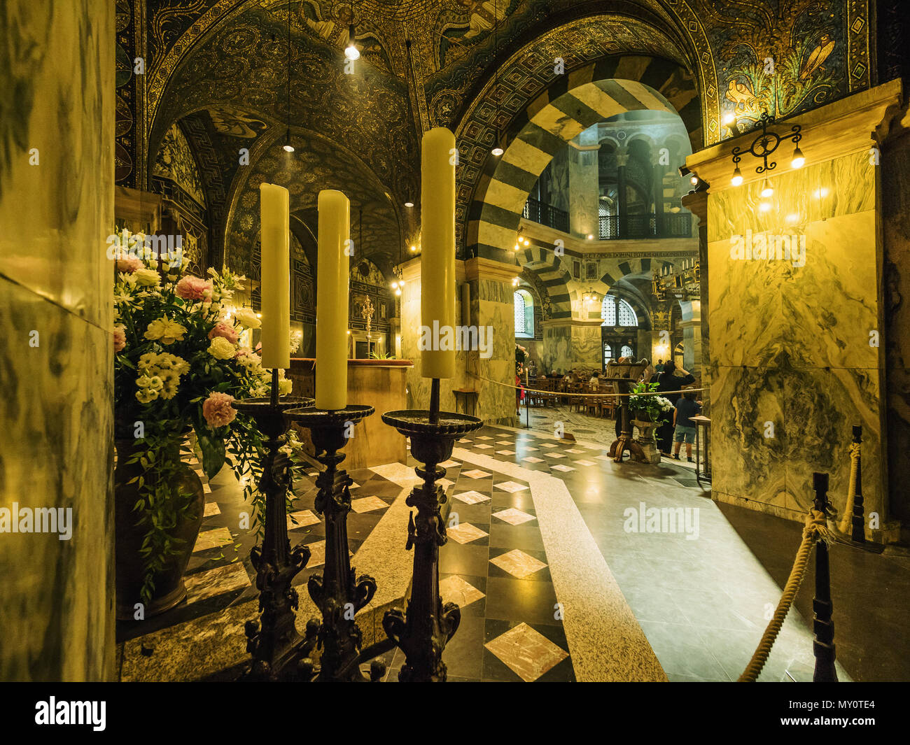 AACHEN, Germania - 31 Maggio 2018: Interni ottagono carolingio (cappella palatina) nella Cattedrale di Aachen, Germania. Foto Stock