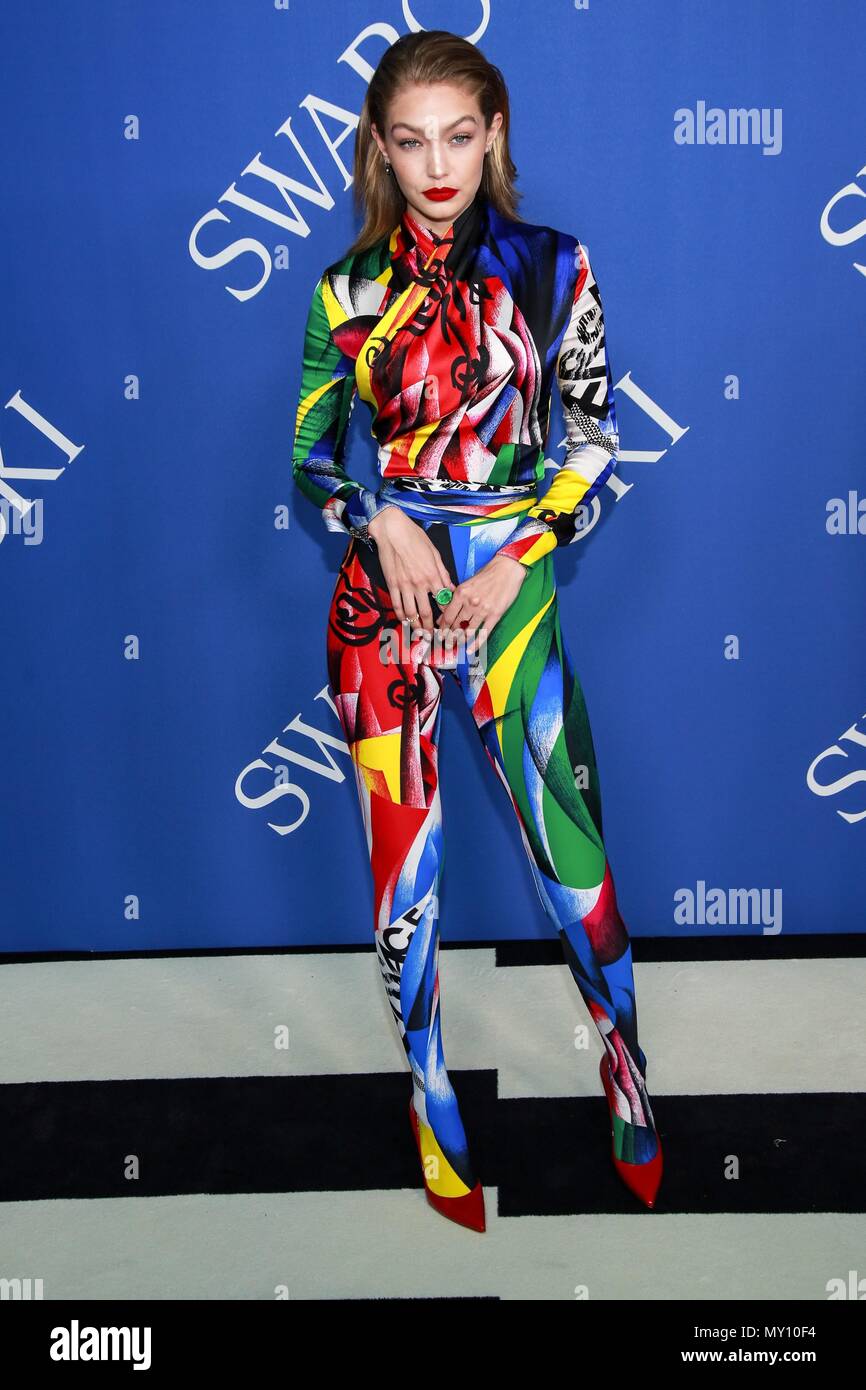 Brooklyn, NY, STATI UNITI D'AMERICA. Il 4 giugno, 2018. Gigi Hadid presso gli arrivi per 2018 CFDA Fashion Awards, Brooklyn Museum, Brooklyn, NY Giugno 4, 2018. Credito: Jason Mendez/Everett raccolta/Alamy Live News Foto Stock