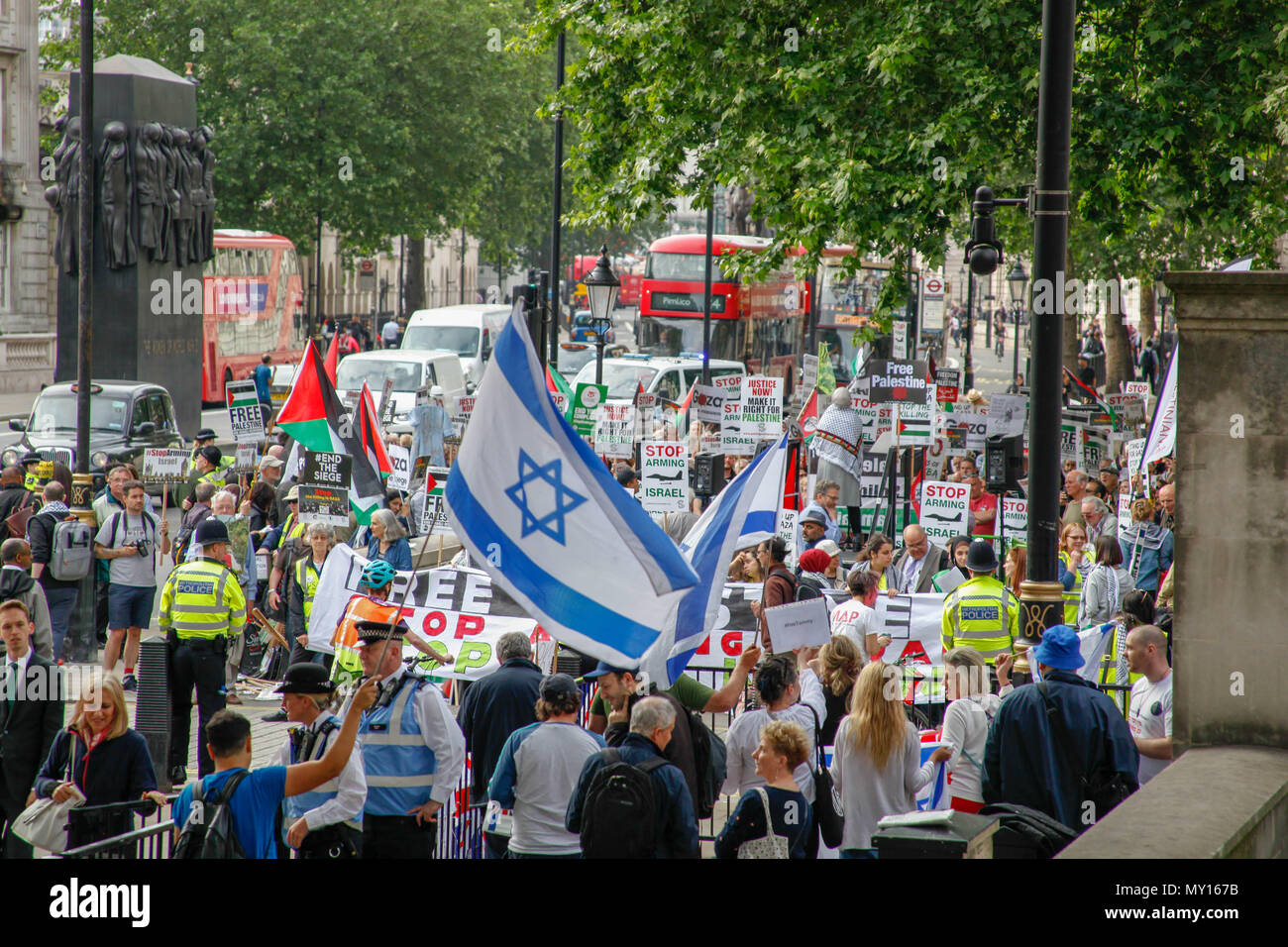 Londra, Regno Unito. 5 Giugno, 2018. Contatore israeliano-demo alla protesta per liberare la Palestina Credito: Alex Cavendish/Alamy Live News Foto Stock