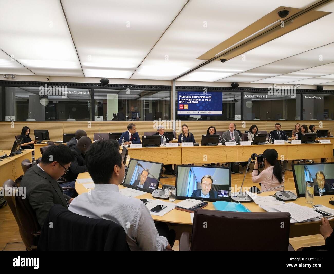 Roma, Italia. 5 Giugno, 2018. Rappresentanti partecipano un ad-hoc workshop presso il Fondo internazionale per lo Sviluppo Agricolo (IFAD) sede in Roma, Italia, il 5 giugno 2018. Una solida partnership costruita sulla condivisione della conoscenza sarebbe fondamentale per sradicare la povertà e la fame entro il 2030, rappresentanti dei governi e delle agenzie delle Nazioni Unite ha detto qui il martedì durante la ad-hoc workshop tenutosi presso il Fondo internazionale per lo sviluppo agricolo in sede. Credito: Chen Zhanjie/Xinhua/Alamy Live News Foto Stock