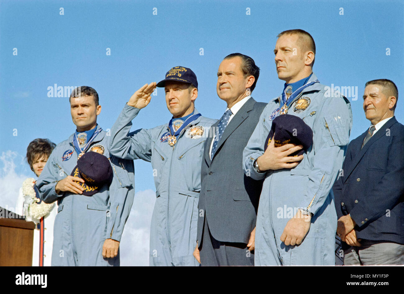 Aprile 19, 1970. Il presidente Nixon e Pat Nixon saluto tornando Apollo XIII (Apollo 13) gli astronauti. Foto Stock