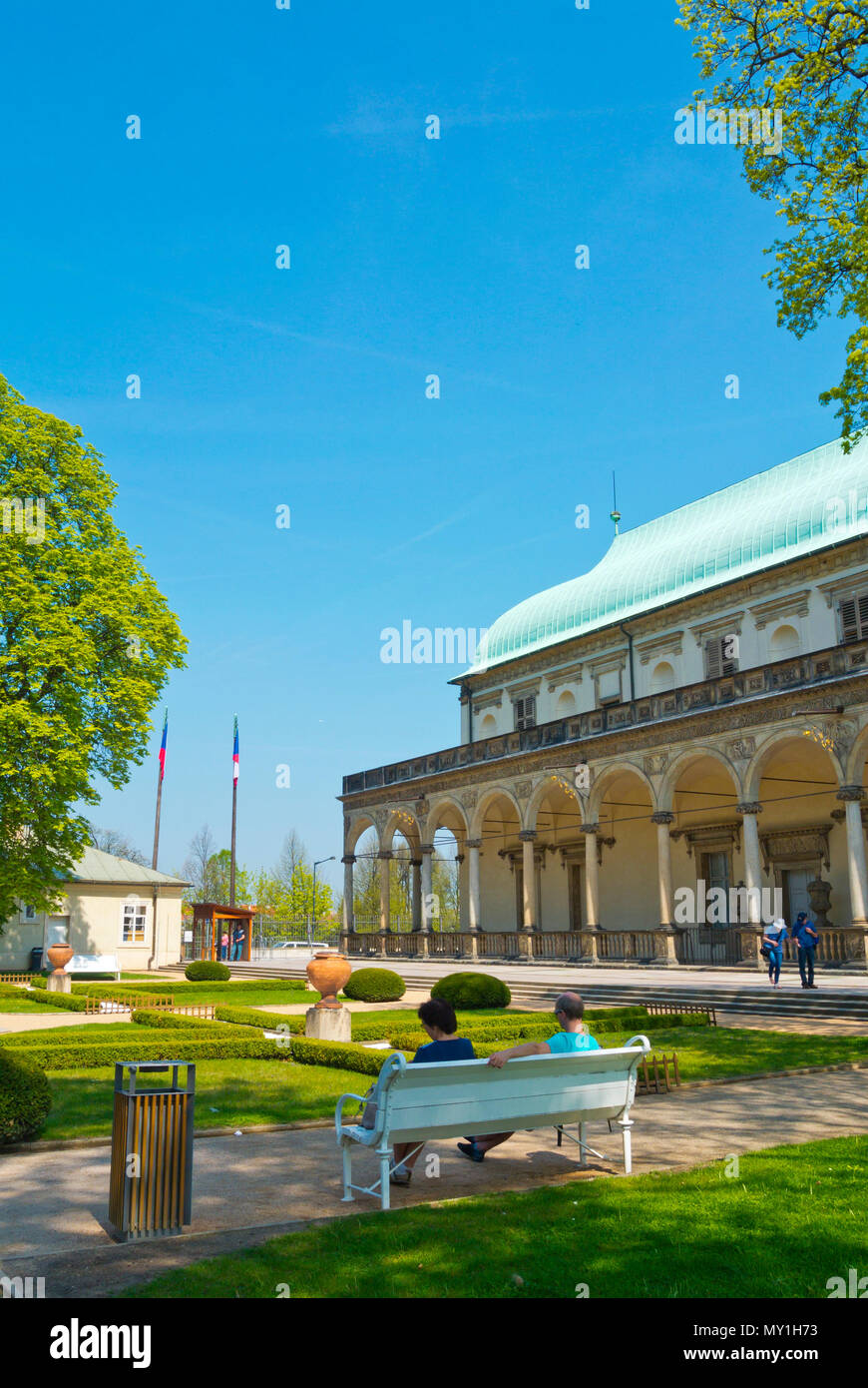 Kralovska zahrada, Royal Gardens, con belvedere del palazzo estivo, Hradcany, Praga, Repubblica Ceca Foto Stock