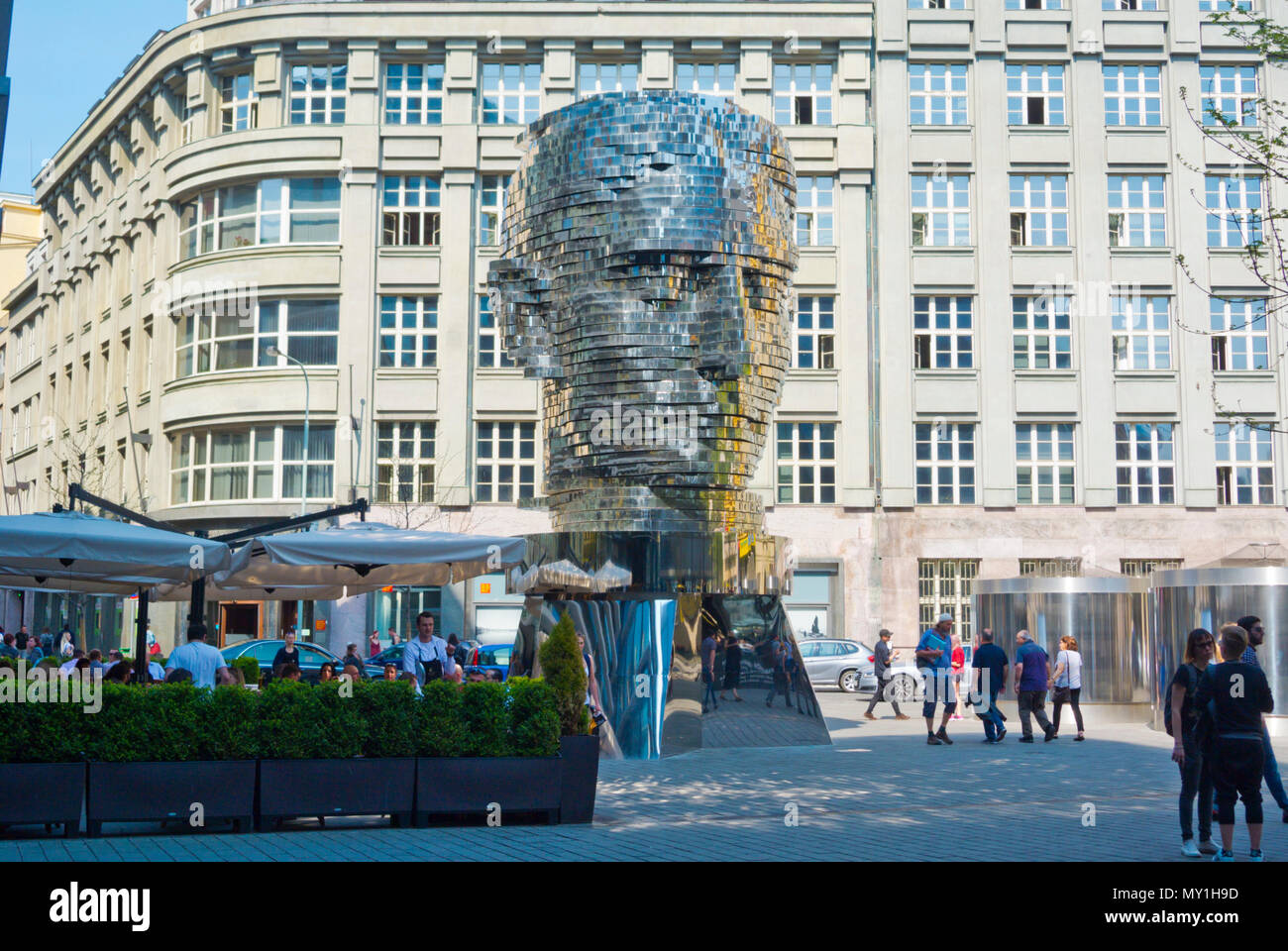 Socha Franze Kafky, Franz Kafka memorial, da David Cerny, Nove Mesto, Praga, Repubblica Ceca Foto Stock