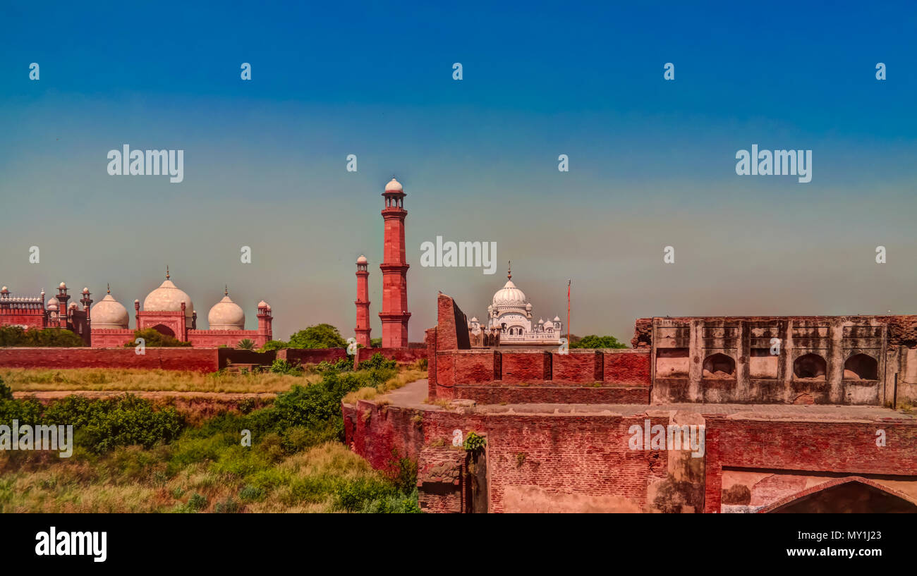 Panorama di Lahore fort, la moschea Badshahi e Samadhi di Ranjit Singh di Lahore Punjab, Pakistan Foto Stock