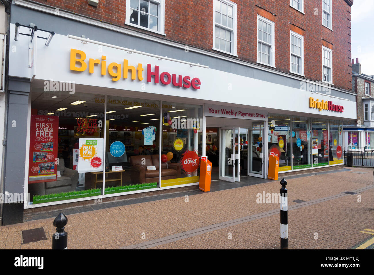 Una luminosa casa / Brighthouse shop rivenditore / store retail in Newport sull'Isola di Wight. (98) Foto Stock