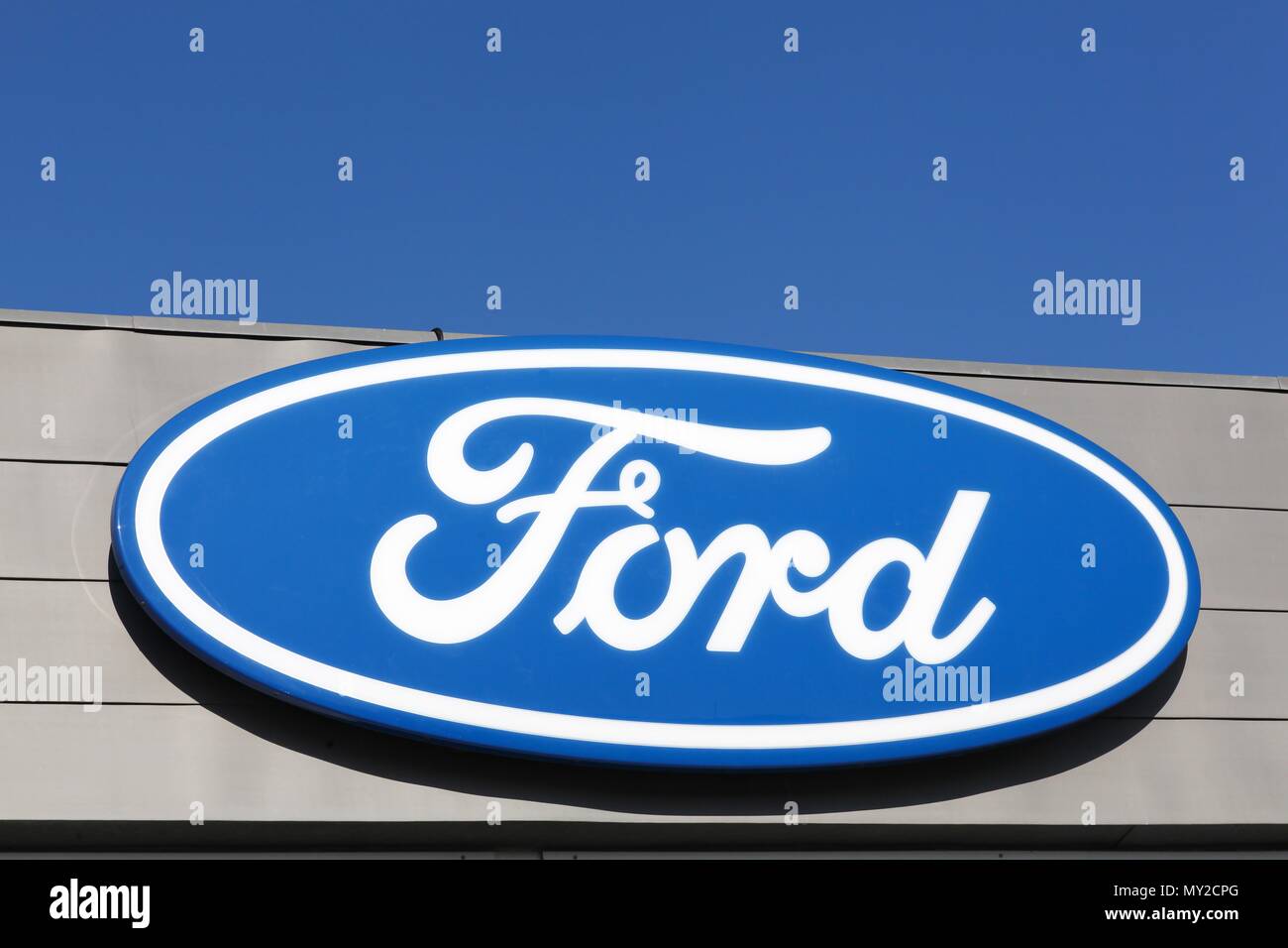 Randers, Danimarca - 5 Maggio 2018: Ford logo su una parete. Ford è una multinazionale americana automobilistico con sede a Dearborn, Michigan, Stati Uniti d'America Foto Stock