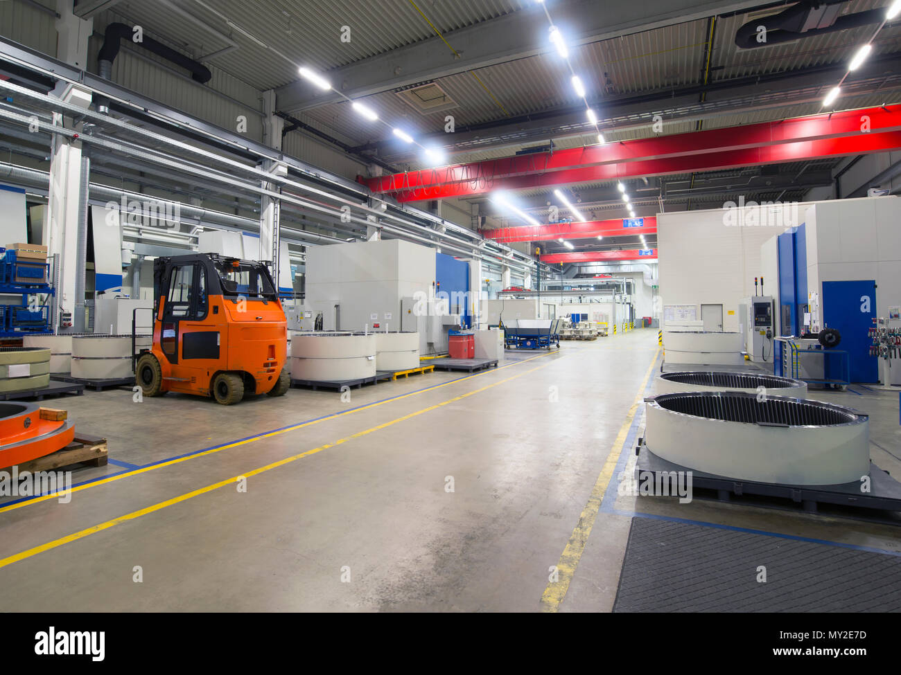 La fabbrica della moderna ingegneria meccanica - produzione di scatole per cambi di turbine eoliche Foto Stock