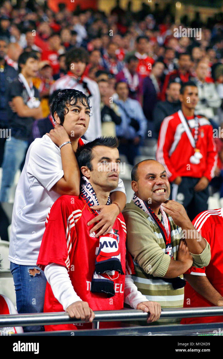 Emotional Benfica football / soccer fans, Estádio da Luz, Lisbona, Portogallo Foto Stock