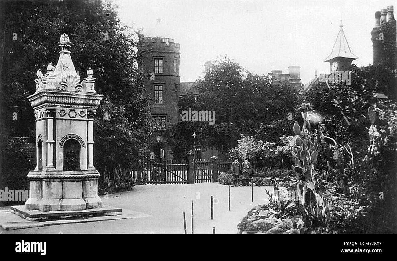 . Una vista di Ipswich scuola da Christchurch Park, come si vede in una vecchia cartolina . Sconosciuto 507 Suffolk Grammar School e Arboretum Ipswich Foto Stock