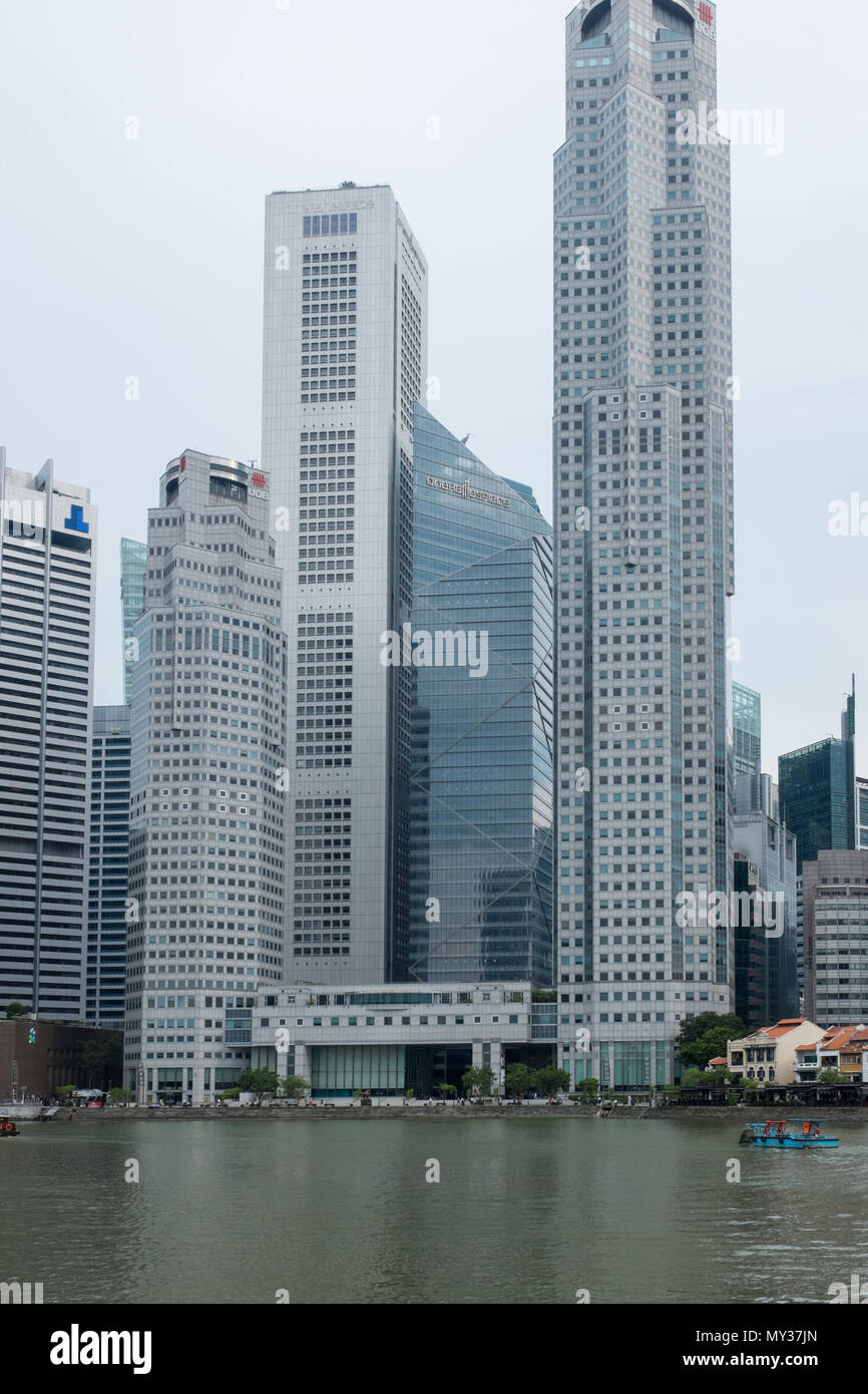 Grattacielo edifici di uffici accanto al Fiume Singapore a Singapore Foto Stock
