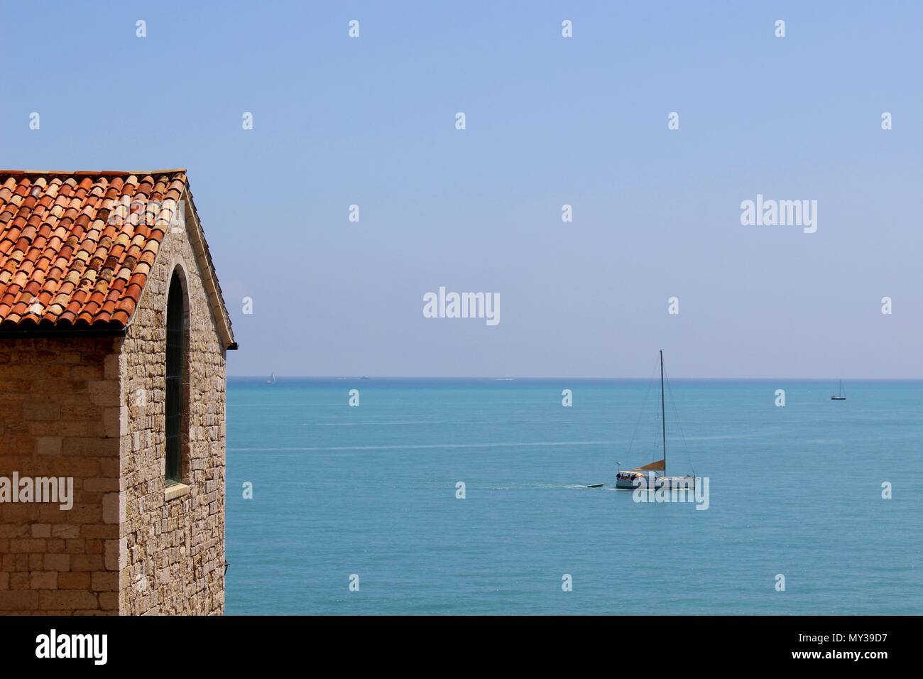 Antibes è la casa del più grande porto turistico nel Mare Mediterraneo, che ha attratto navi quanto prima i tempi dell'Impero Romano. Foto Stock