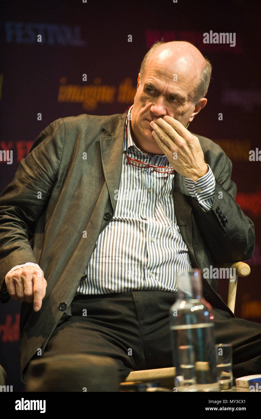 Colm Toibin parlando sul palco a Hay Festival 2018 Hay-on-Wye Powys Wales UK Foto Stock