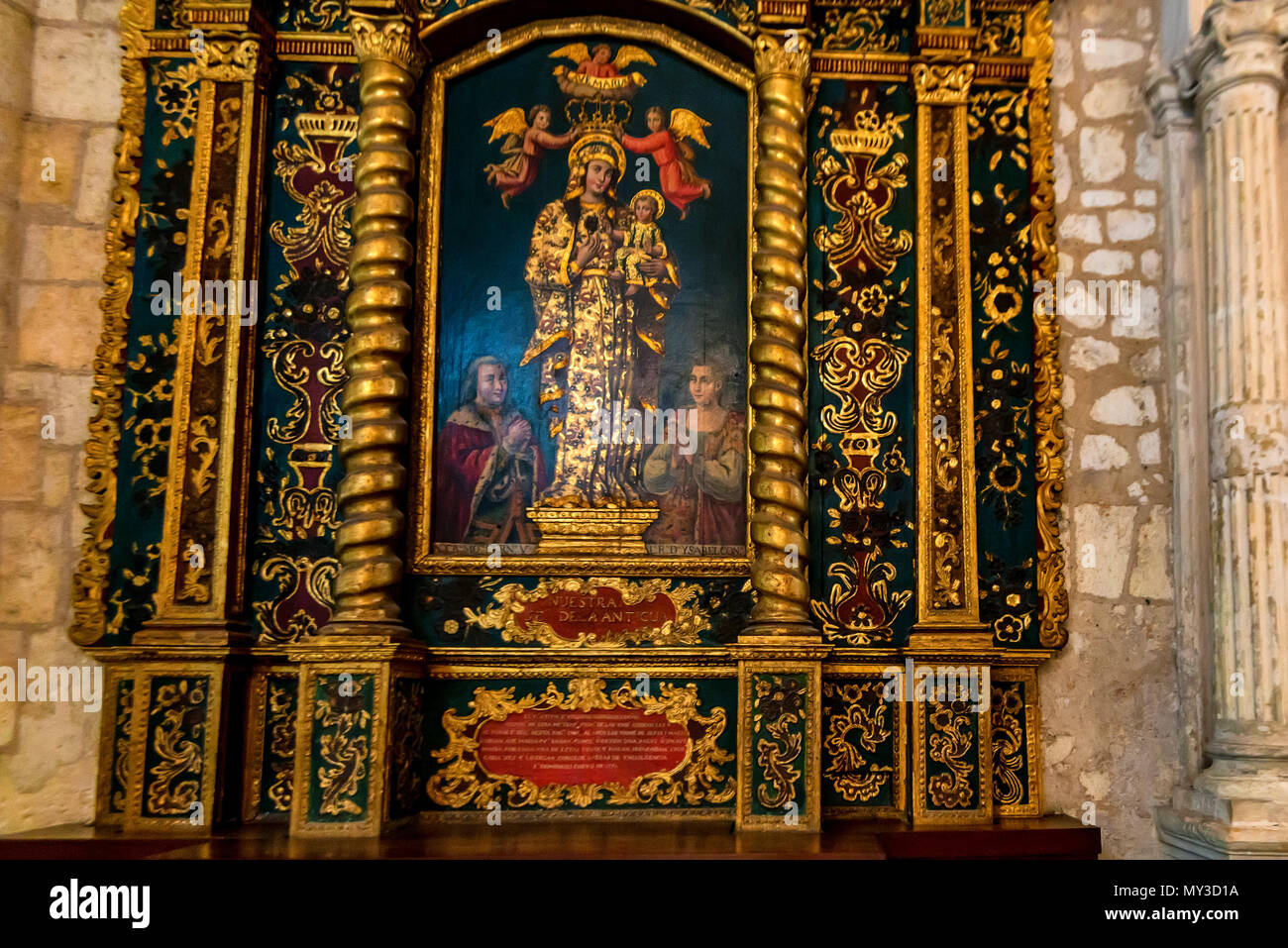 SANTO DOMINGO, REPUBBLICA DOMINICANA - 1 Novembre 2015: Interno della Basilica Cattedrale di Santa Maria la Menor in Santo Domingo Foto Stock