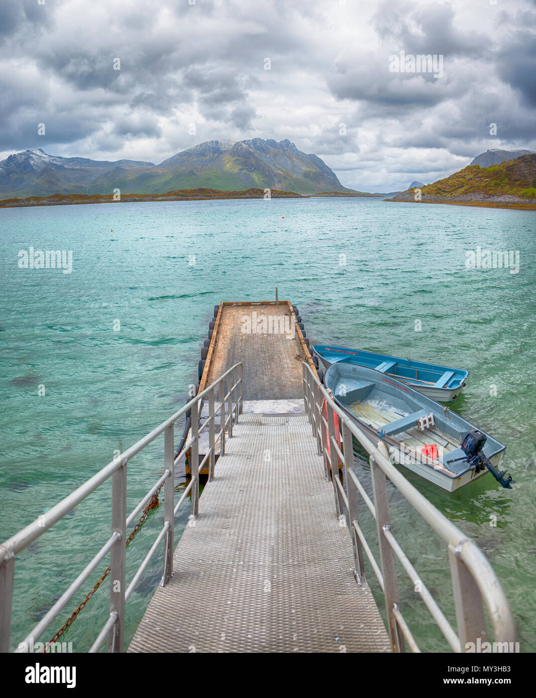 Pontile di sbarco nelle Isole Lofoten in Norvegia. Foto Stock