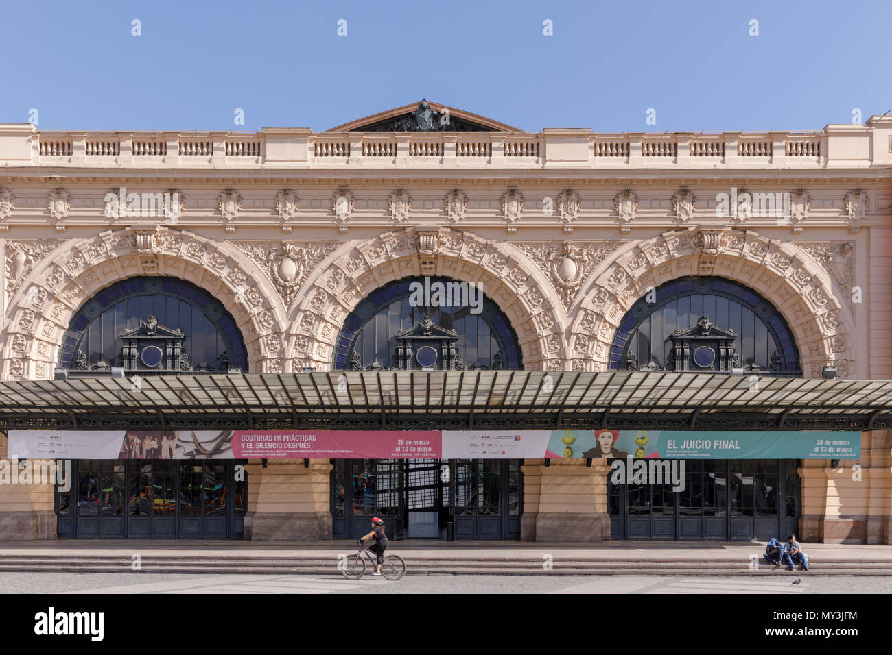 Santiago del Cile: Estación Mapocho centro culturale è un ex stazione ferroviaria adiacente al Mercado Central. Foto Stock