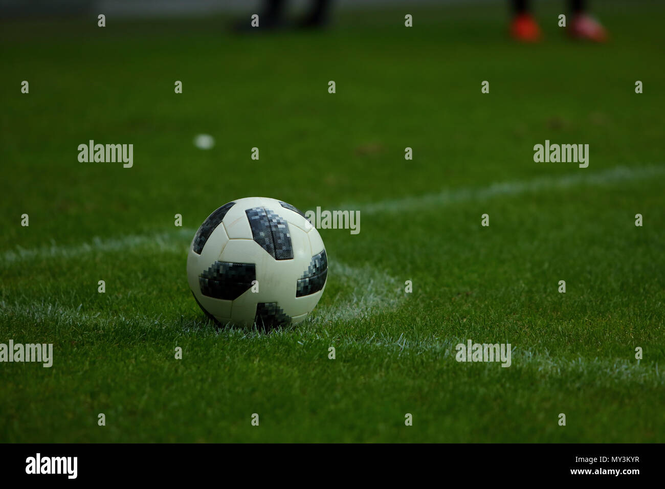 Calcio d'angolo è uno degli elementi di ripresa del gioco del calcio dopo la pallina cade dietro il passo. Foto Stock