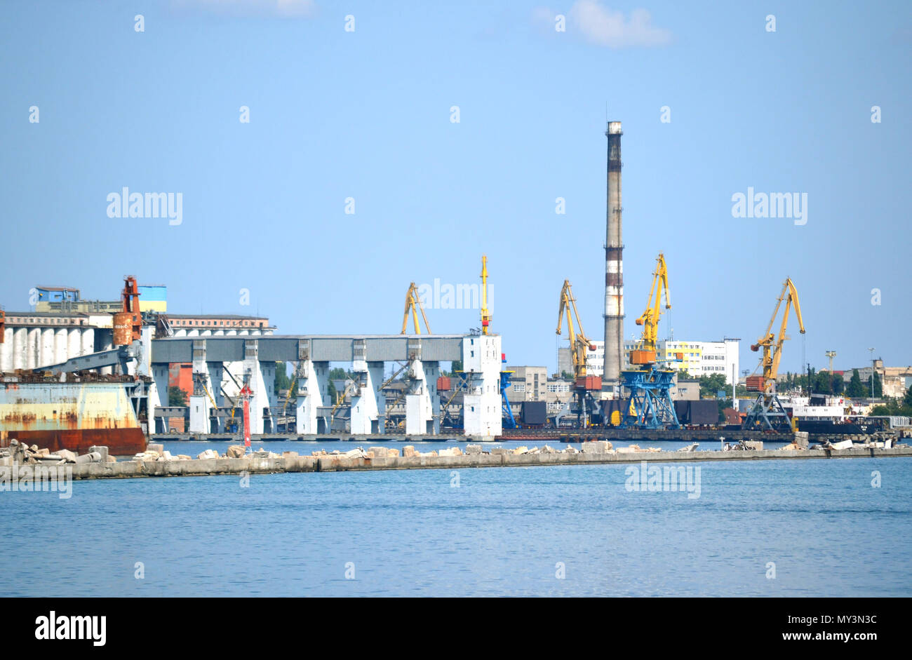 Vista del porto per il carico sulla spiaggia vedere. Città di Odessa Ucraina, 18 Luglio 2013 Foto Stock