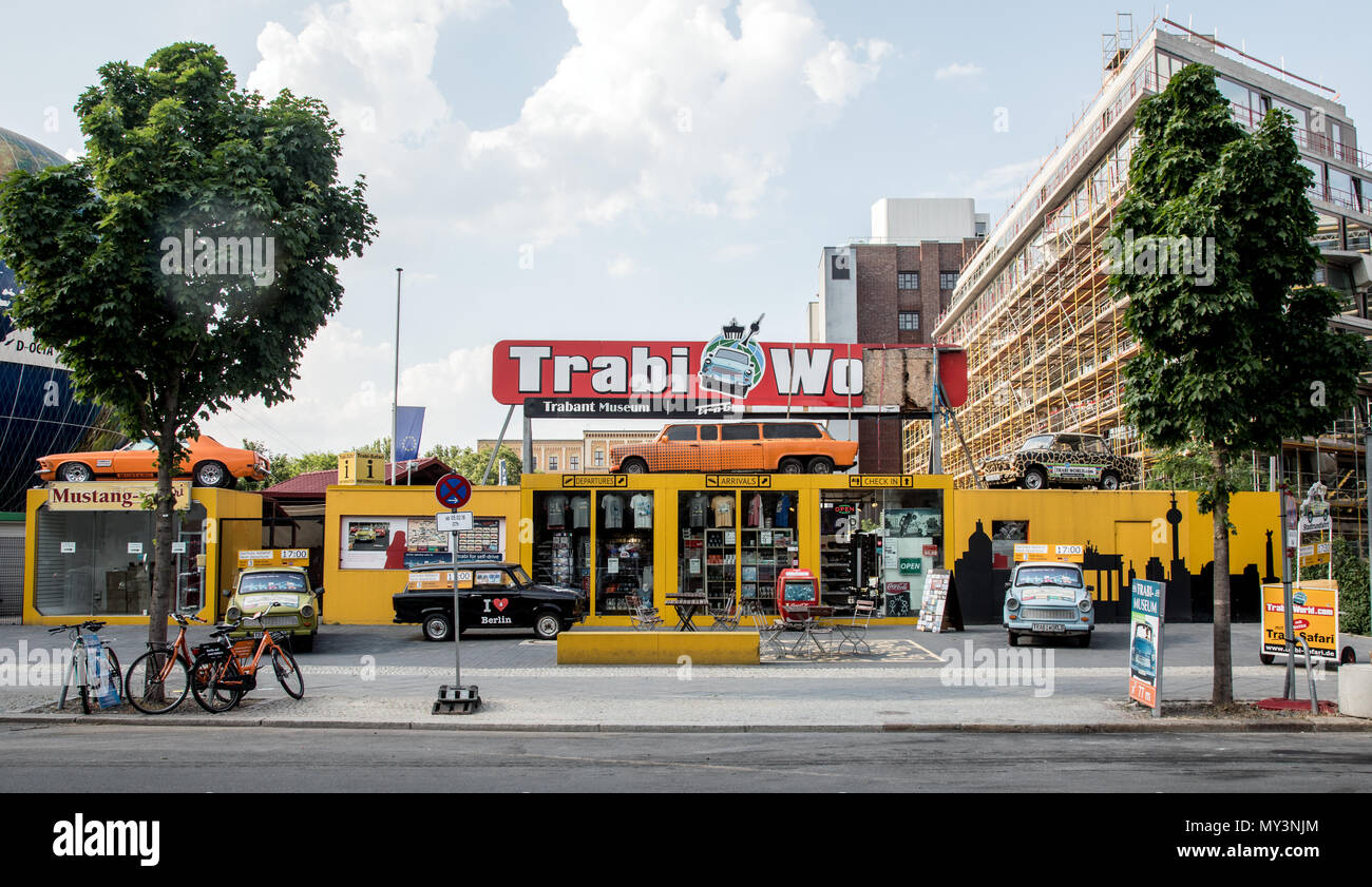 Trabant Mondo Berlino Germania Foto Stock