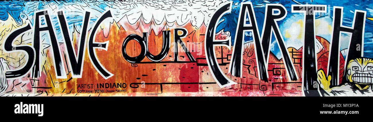 Salvare la nostra terra presso il Muro di Berlino arte sulla East Side Gallery Berlino Germania Foto Stock