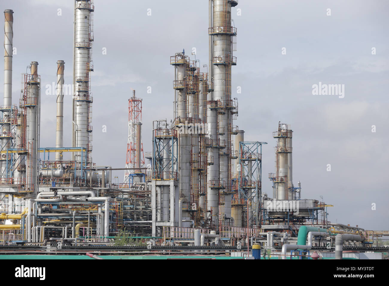 CONSTANTA, Romania - 19 Maggio 2018: Dettagli con le attrezzature in una raffineria di petrolio Foto Stock