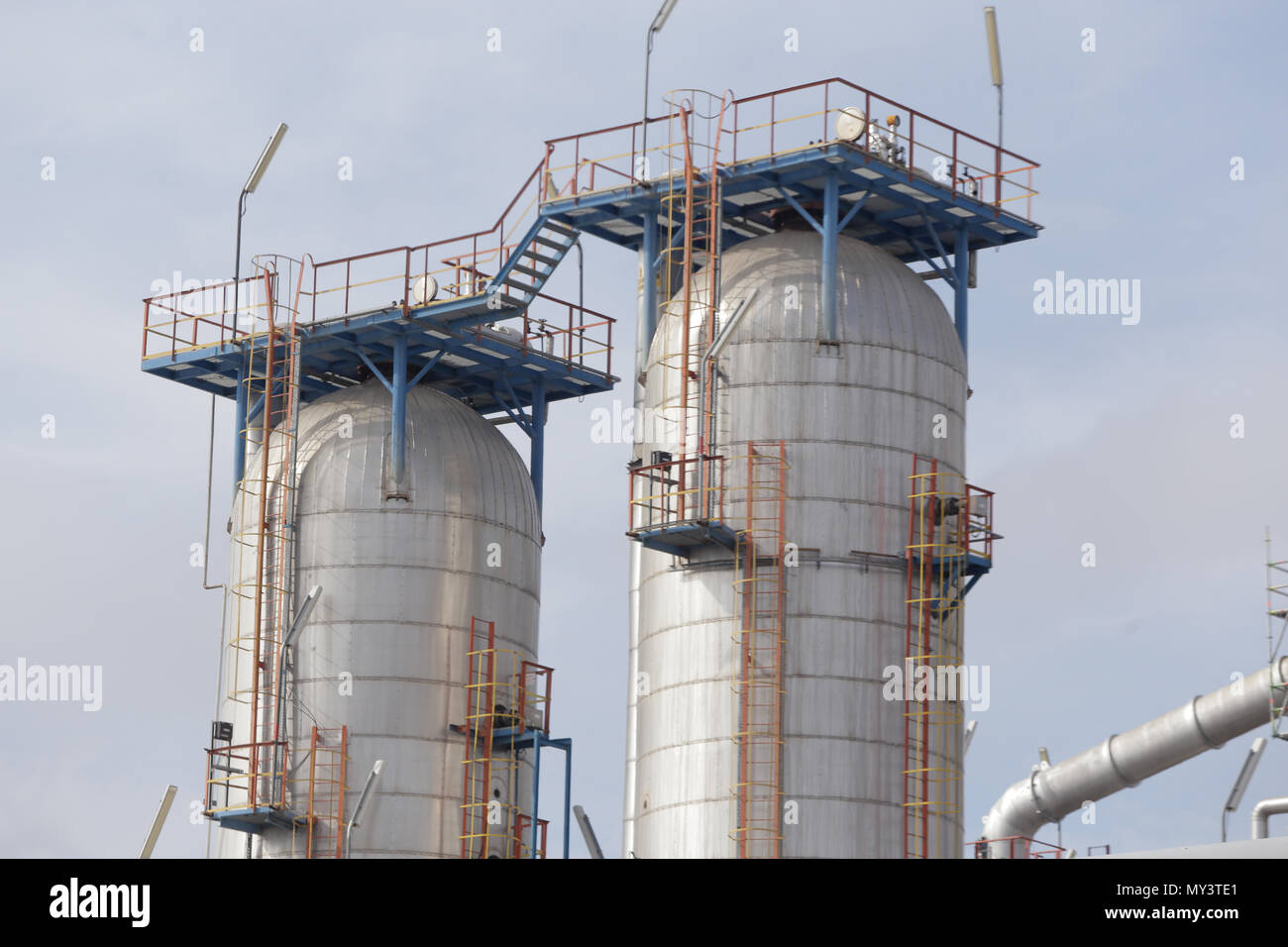 CONSTANTA, Romania - 19 Maggio 2018: Dettagli con le attrezzature in una raffineria di petrolio Foto Stock