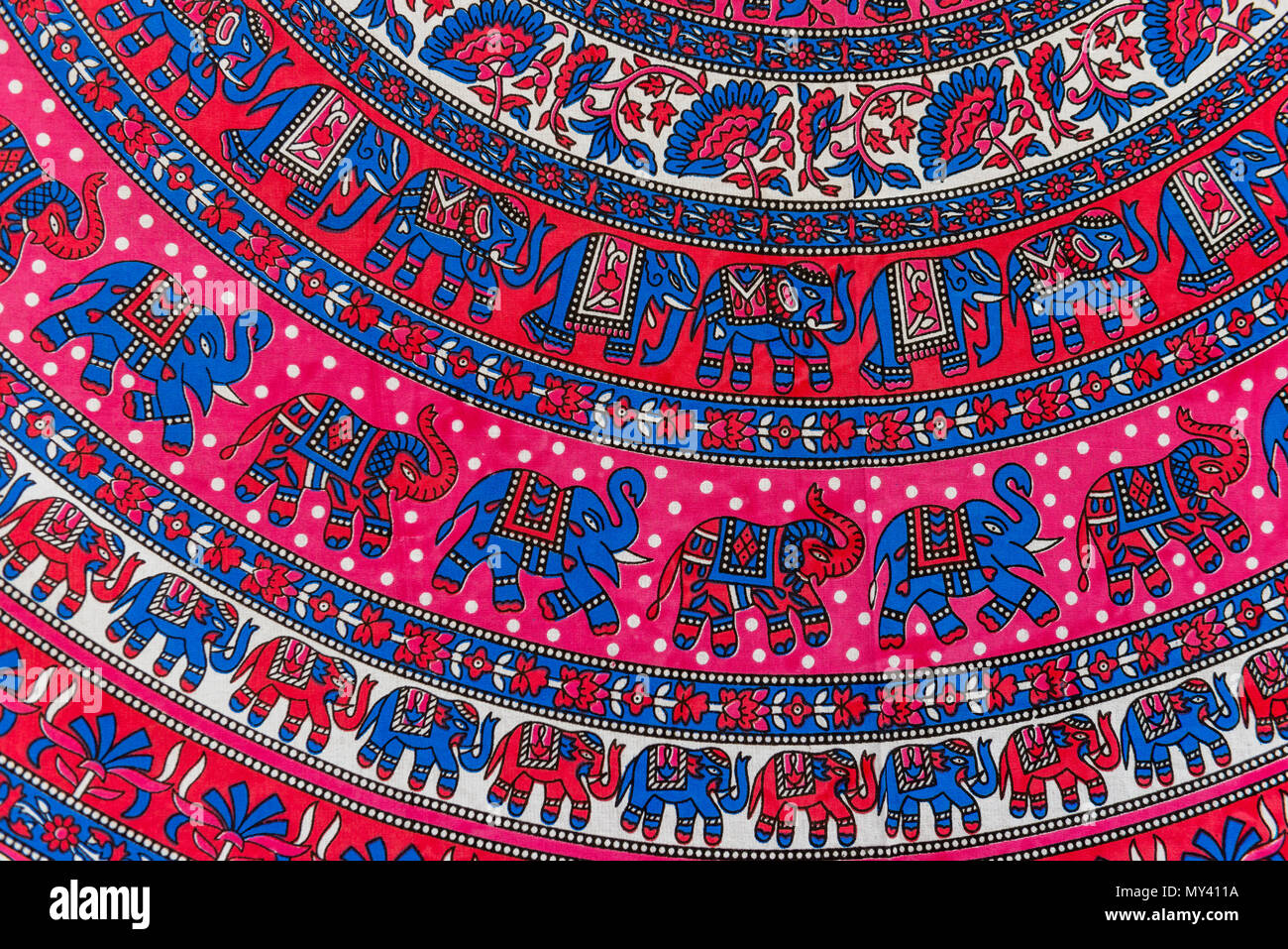 Textil colorati con gli elefanti da Rajasthan Foto Stock