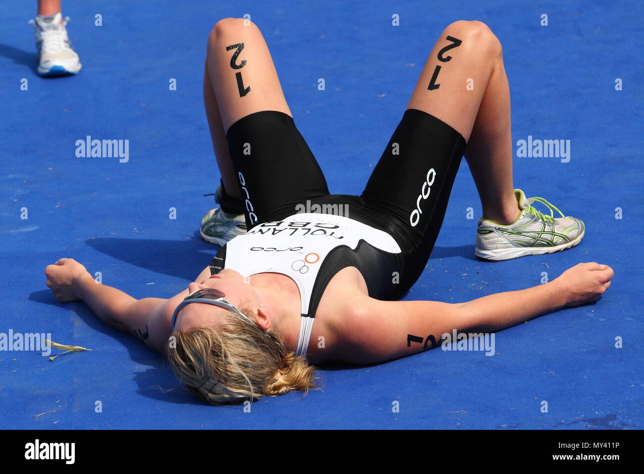 Energia destrogiro ITU Triathlon World Championship Hyde Park Londra Elite Ladies Gara, traguardo, 6N12. Vicky Holland GBR 01:52:39 24 Luglio 2010 Foto Stock