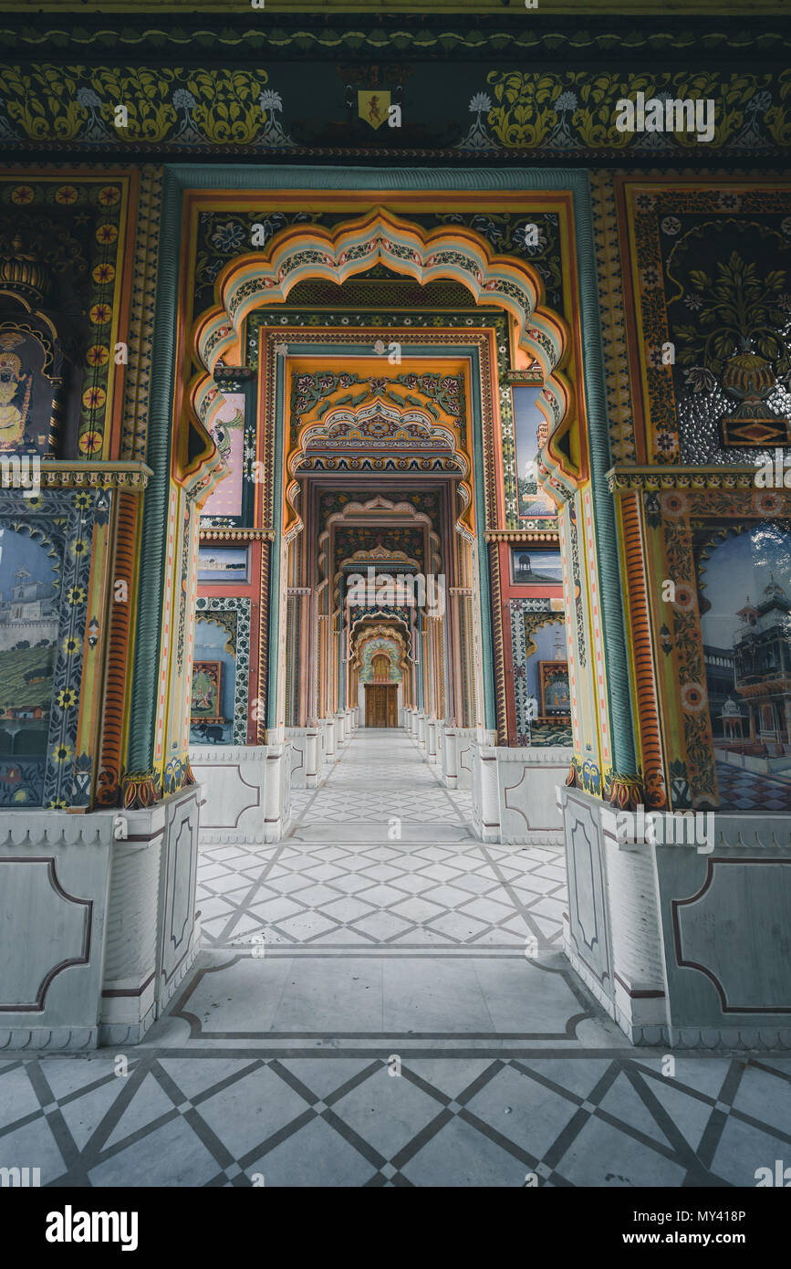 Splendido dipinto di Cerchio Jawahar portici a Jaipur, Rajasthan Foto Stock