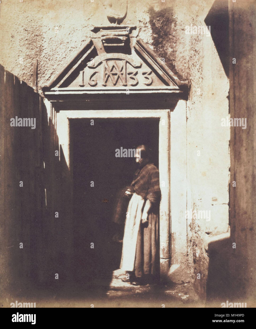 . Donna in porta. Calotype, 10 11/16 x 8 3/4 in. (27,1 x 22,2 cm). circa 1854. Thomas Keith scozzese, 1827-1895 527 Thomas Keith - Donna in porta Foto Stock