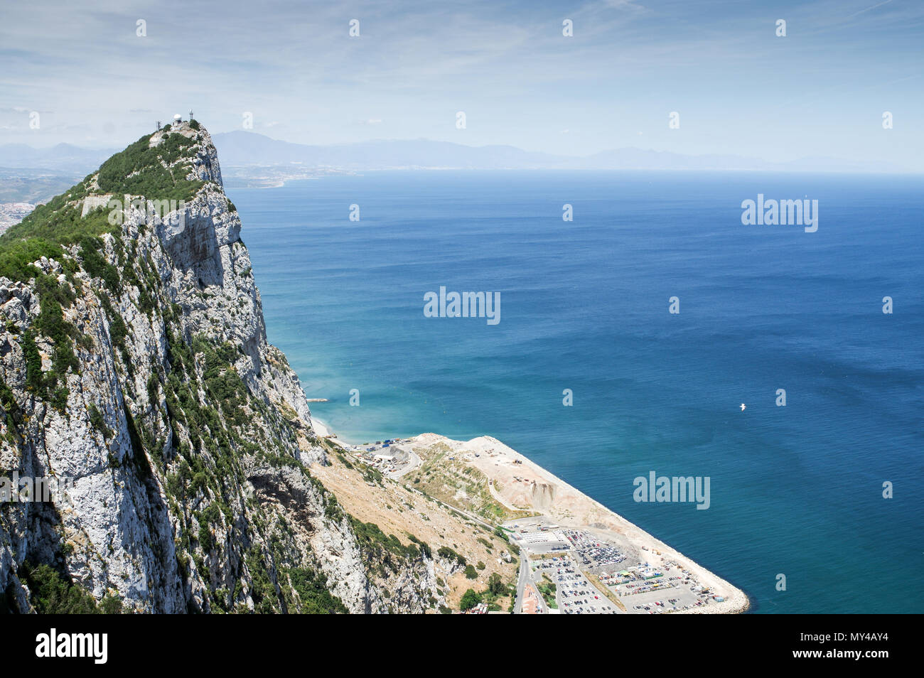 La Rocca di Gibilterra visto dalla piattaforma di visualizzazione alla stazione della funivia Foto Stock