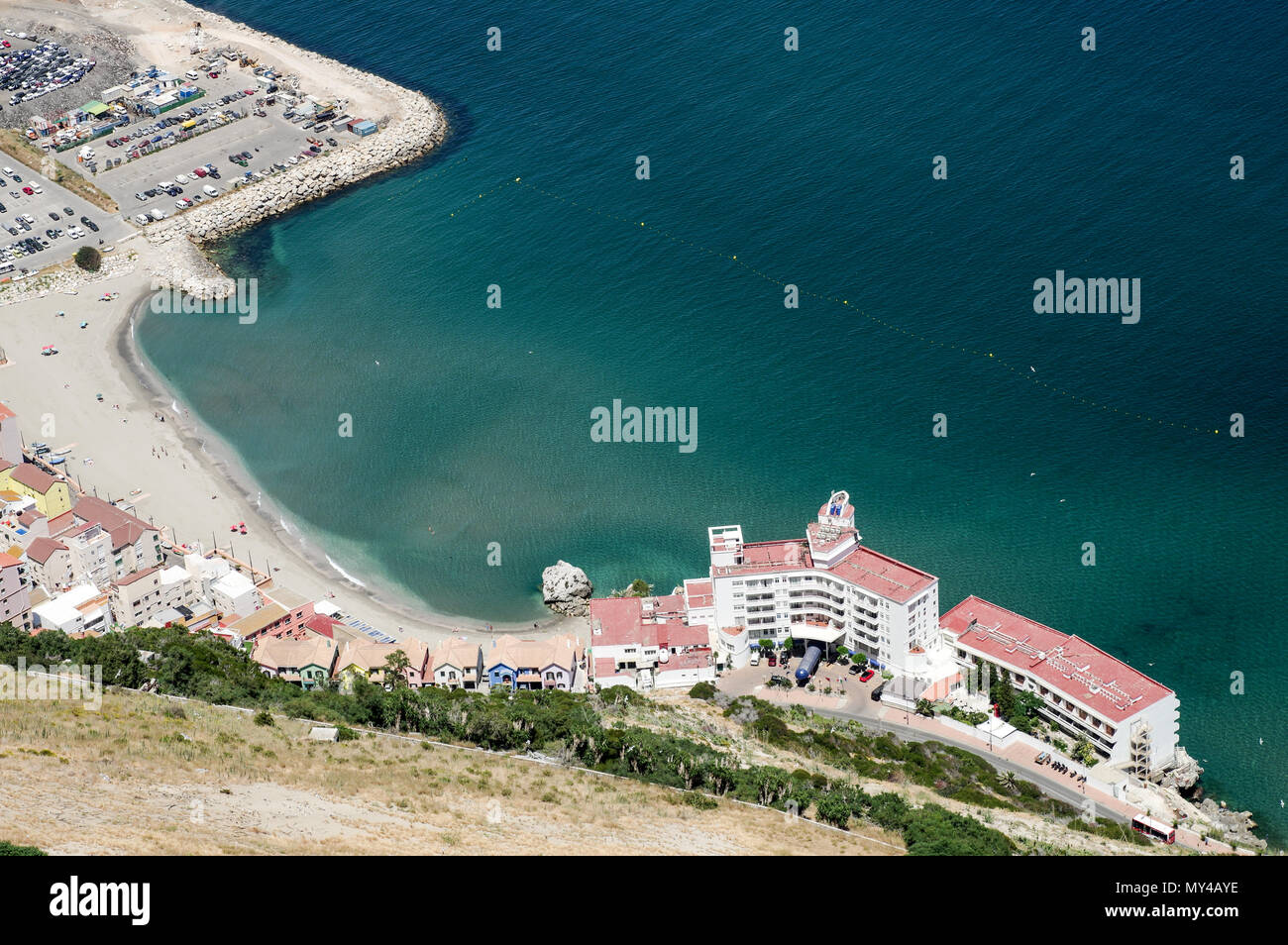 Catalan Bay (La Caleta) spiaggia visto dalla Rocca di Gibilterra Foto Stock