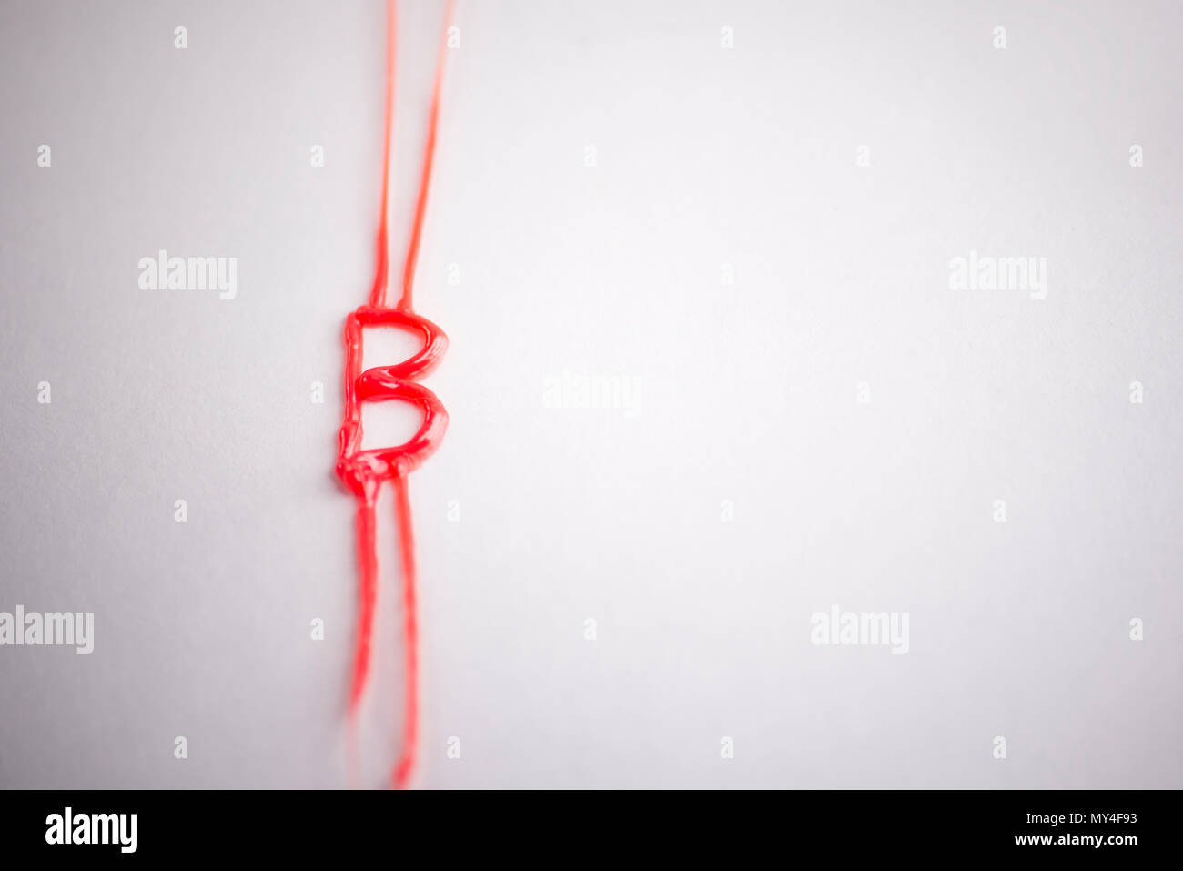 3d rosso segno bitcoin Foto Stock