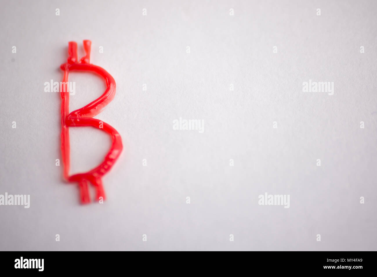 3d rosso segno bitcoin Foto Stock